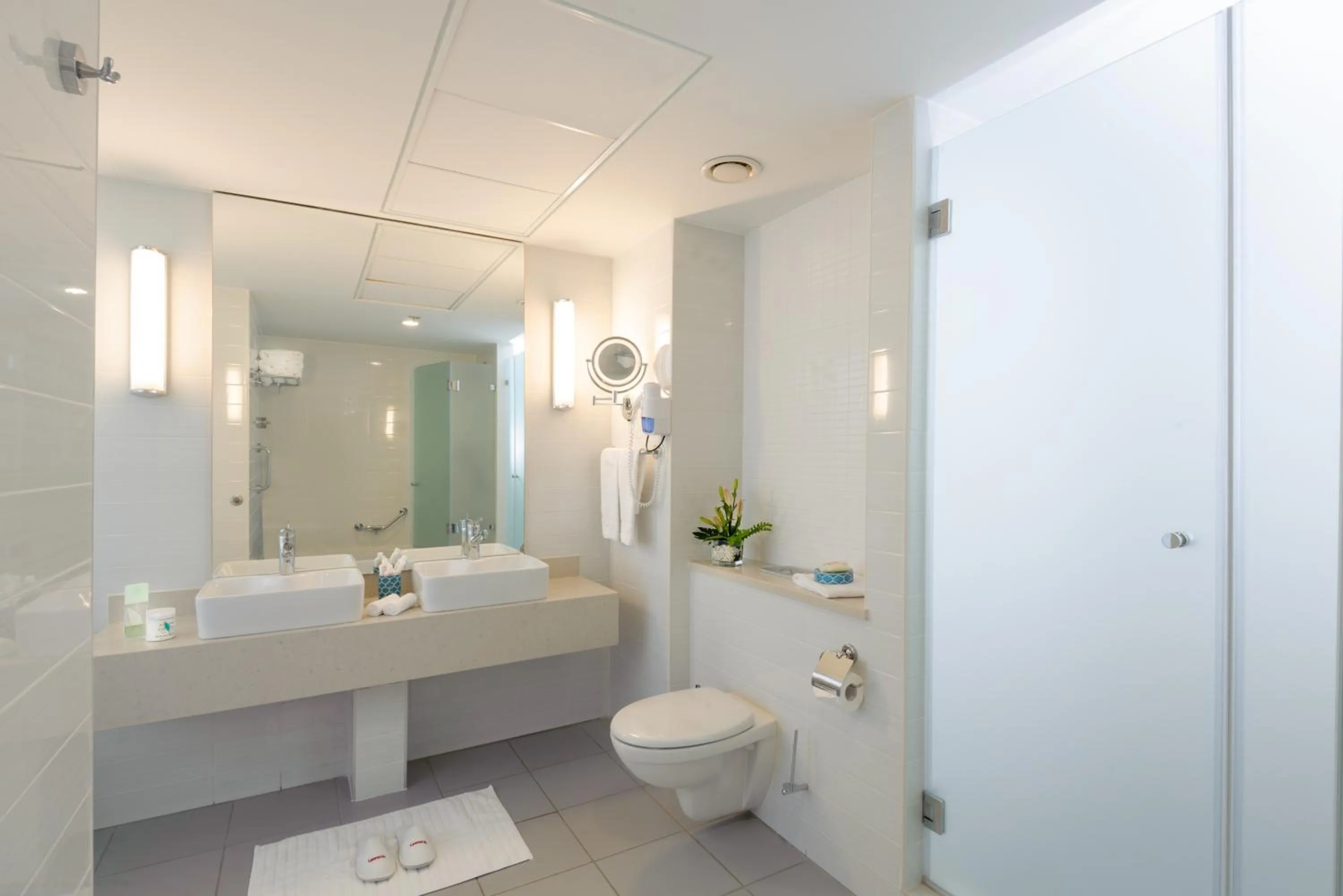Bathroom in Leonardo Plaza Ashdod