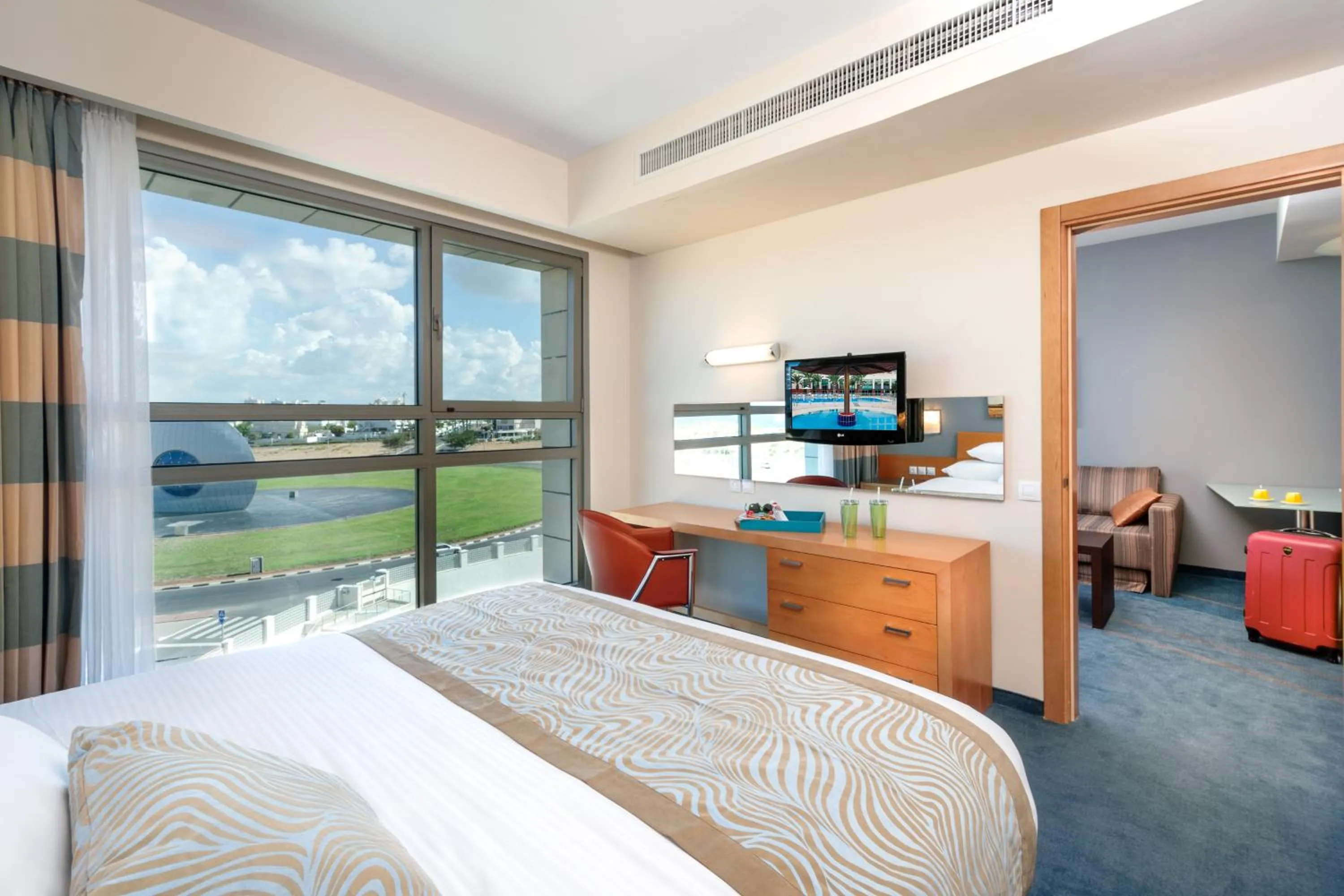 Bedroom, Bed in Leonardo Plaza Ashdod