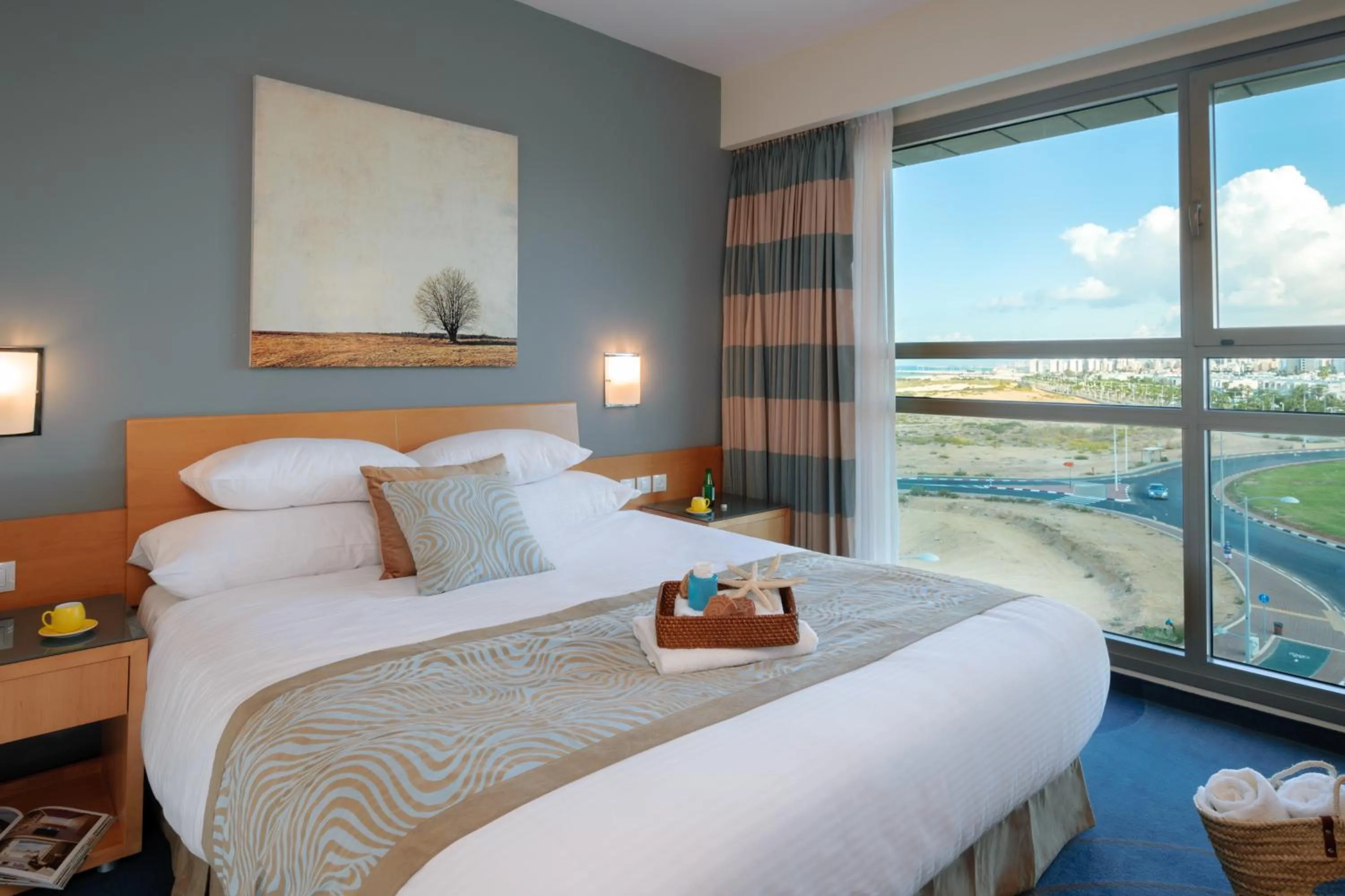 Bedroom, Bed in Leonardo Plaza Ashdod