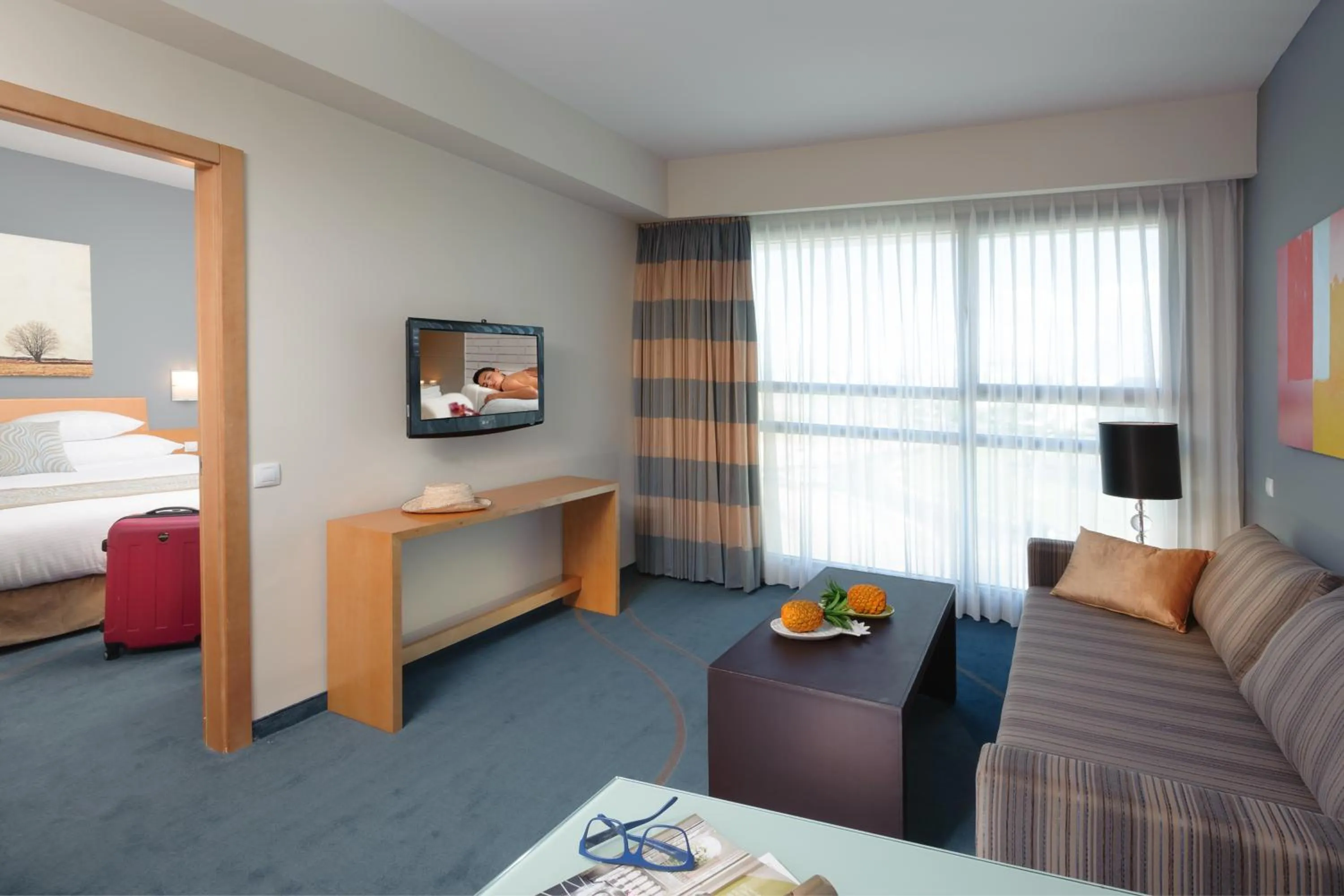 Bedroom, Bed in Leonardo Plaza Ashdod