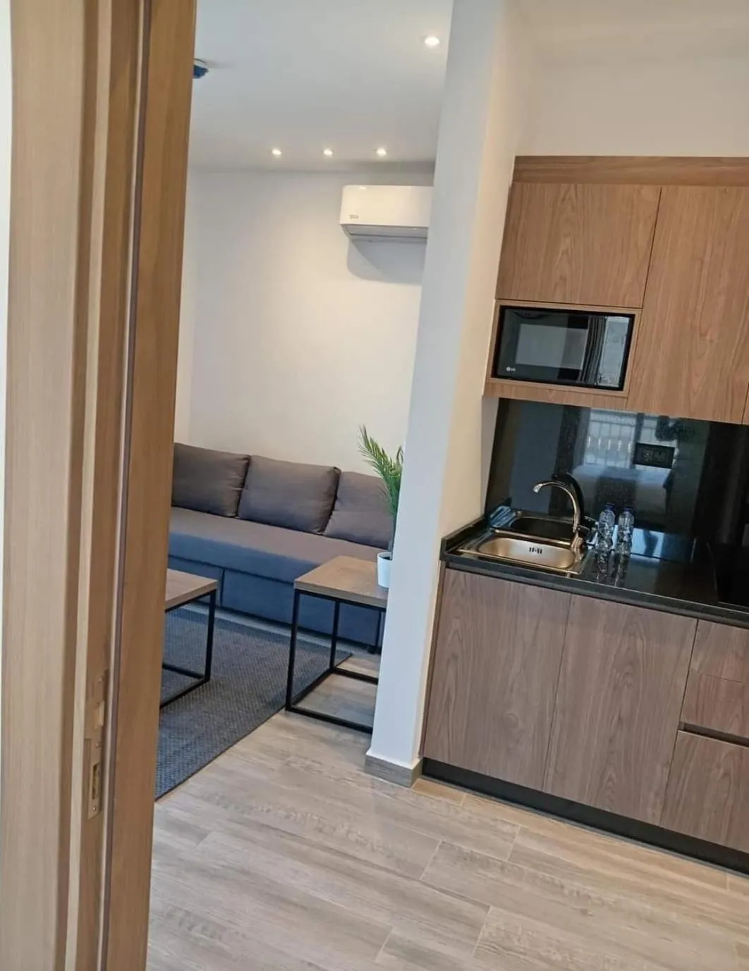Kitchen or kitchenette in Alshakreen suites