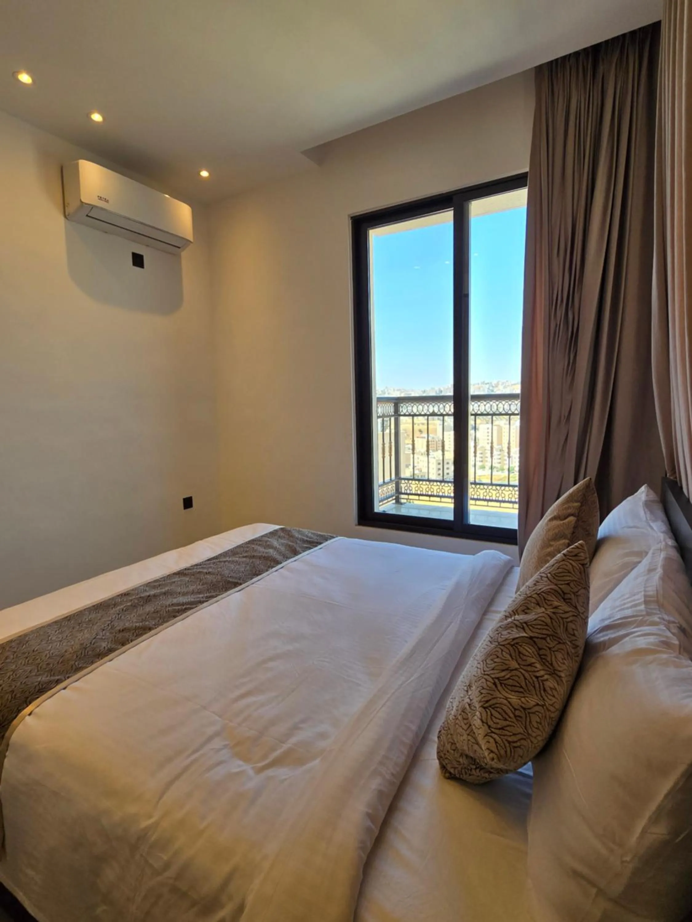 Bed in Alshakreen suites