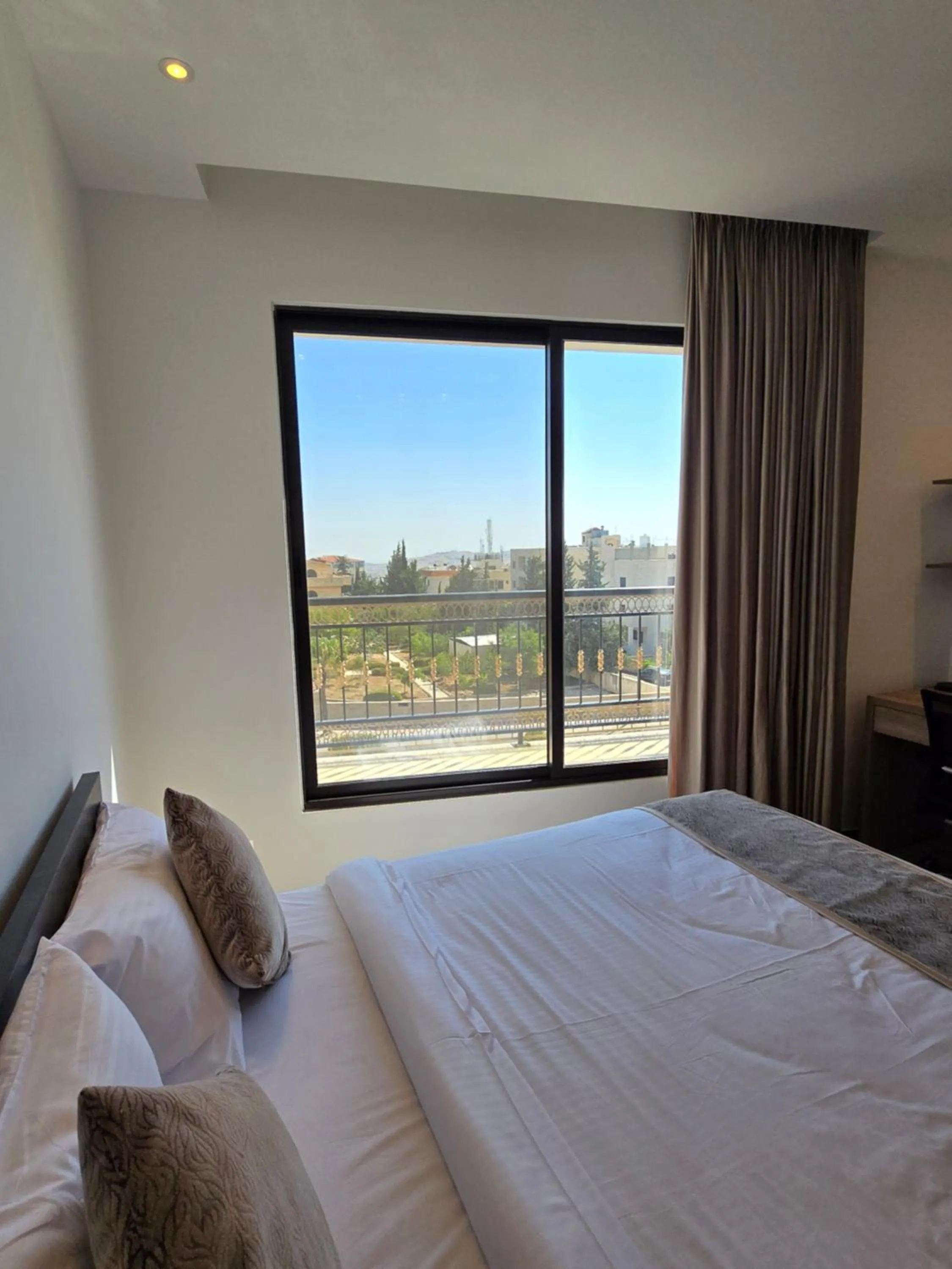 Bed in Alshakreen suites