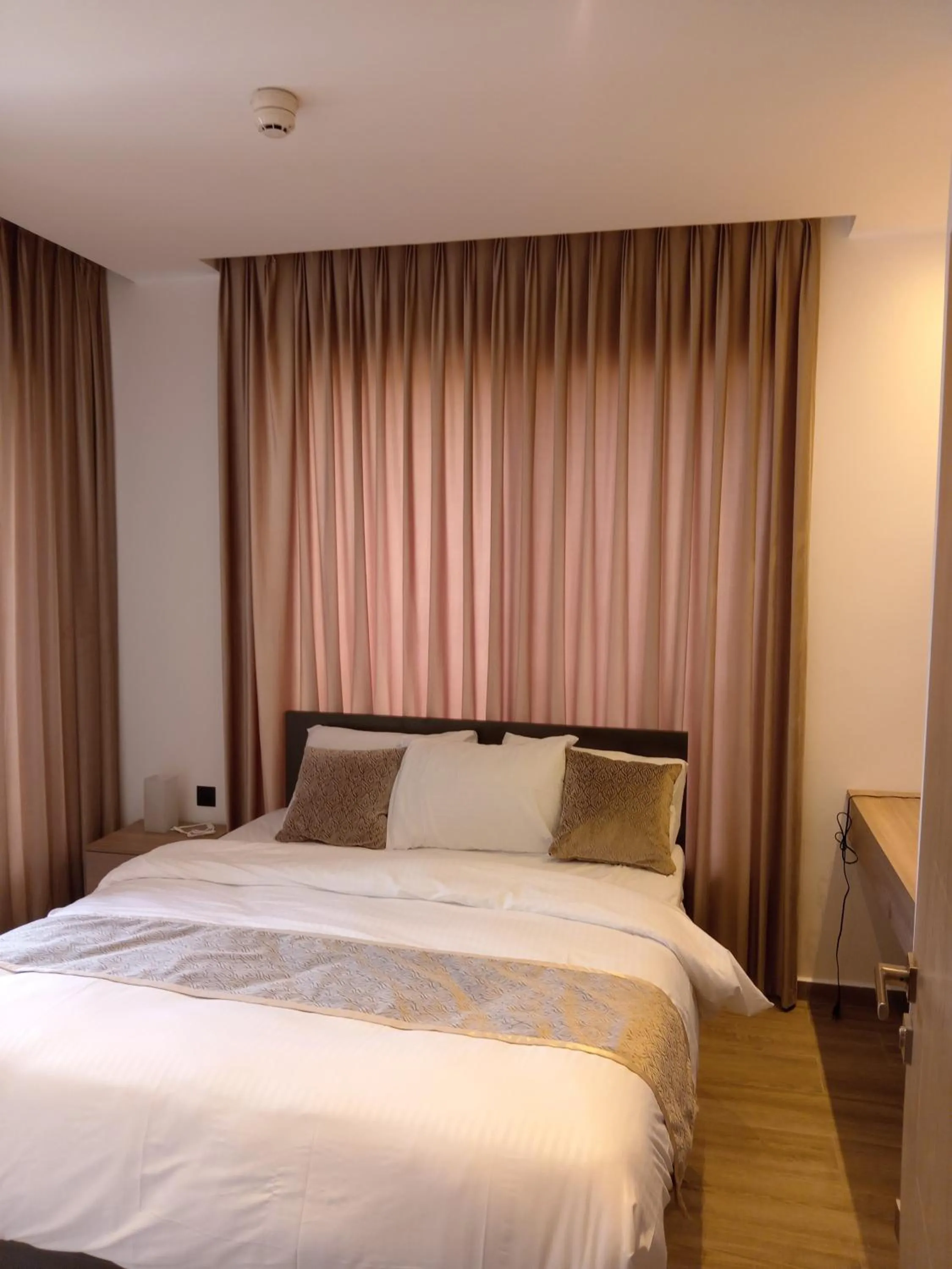 Bed in Alshakreen suites