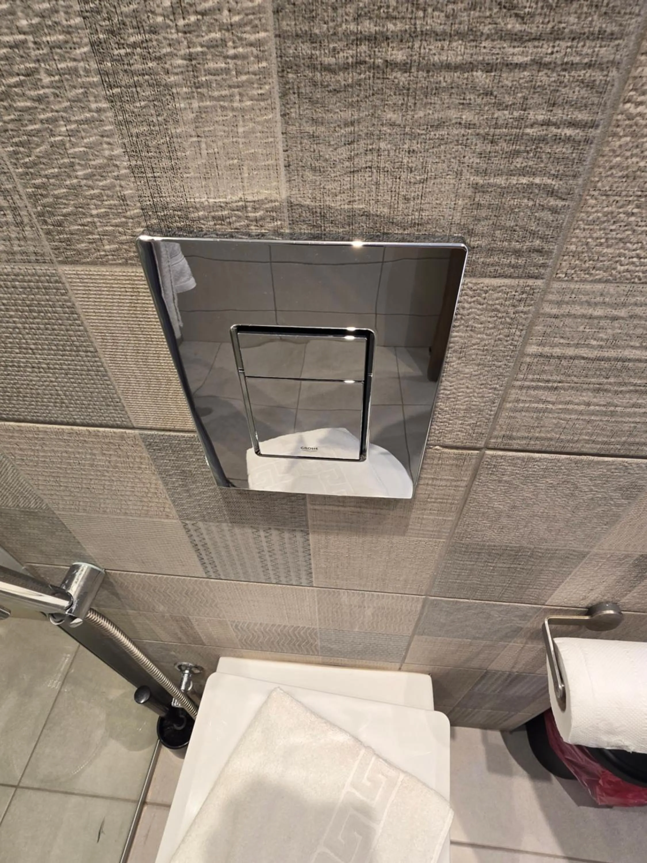 Bathroom in Alshakreen suites
