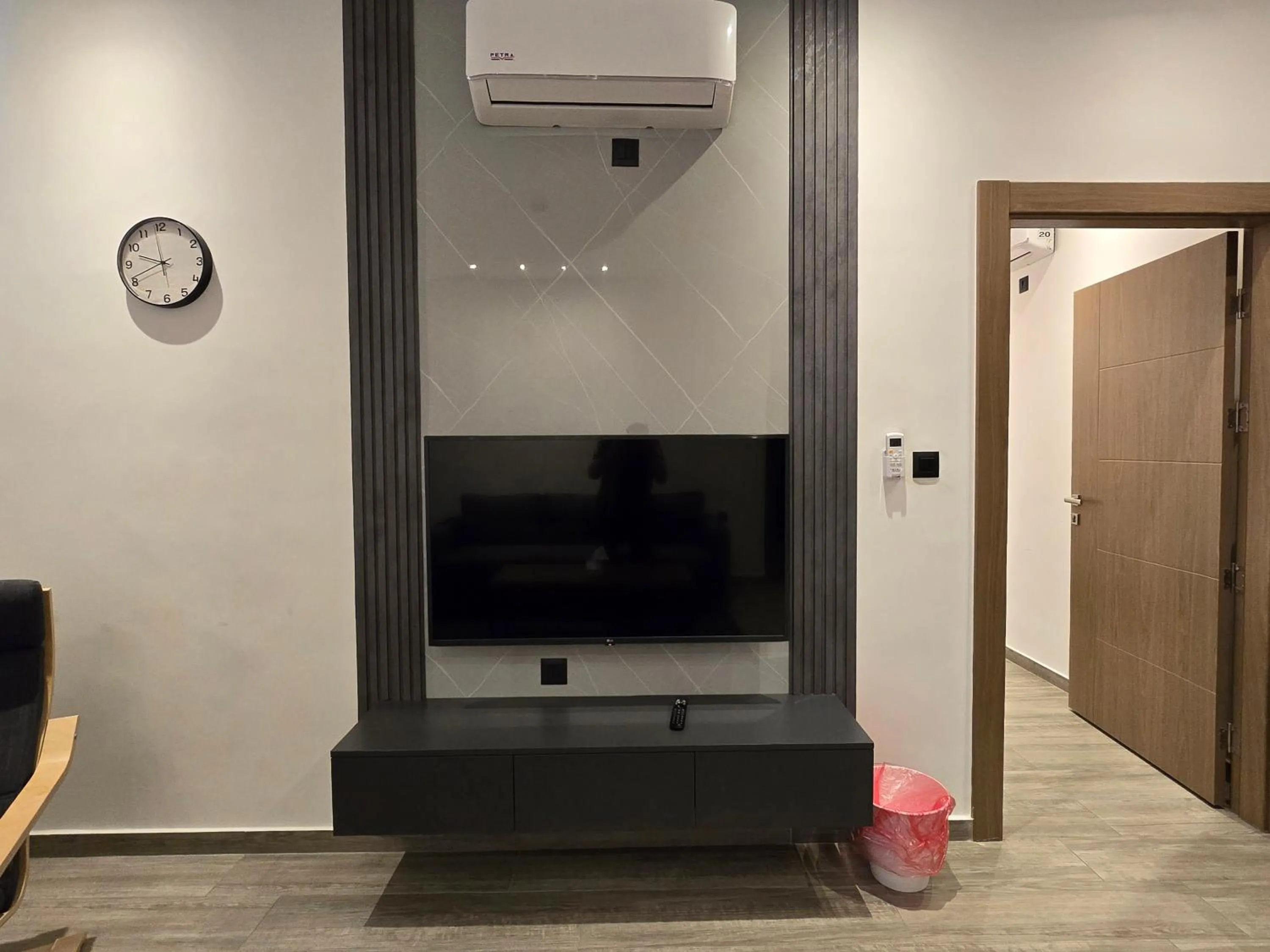 TV and multimedia in Alshakreen suites