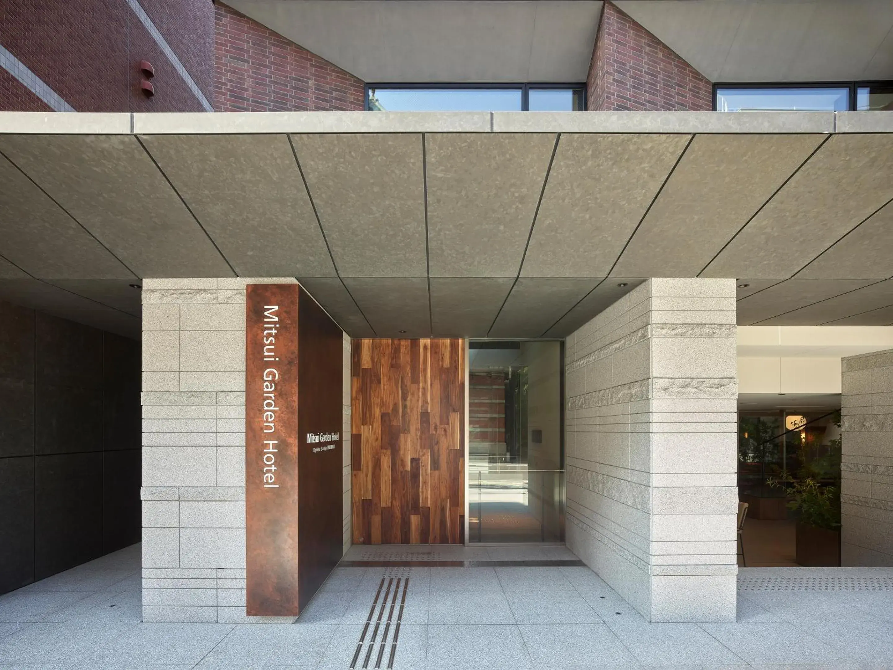 Facade/entrance in Mitsui Garden Hotel Kyoto Sanjo PREMIER Facade/entrance in Mitsui Garden Hotel Kyoto Sanjo PREMIER