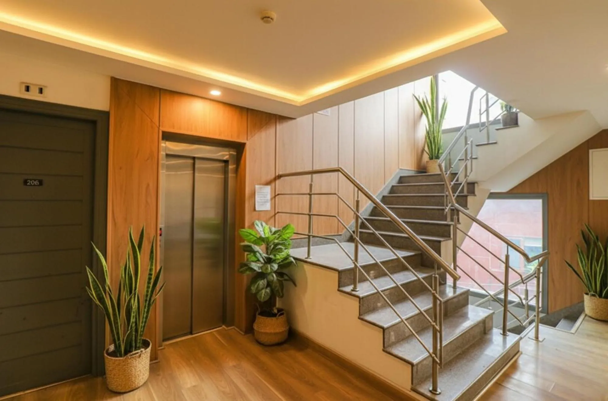 elevator in FabHotel Majestic JPM I