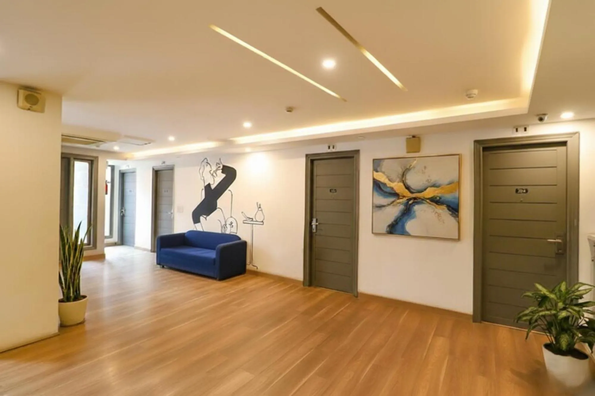 Seating area in FabHotel Majestic JPM I