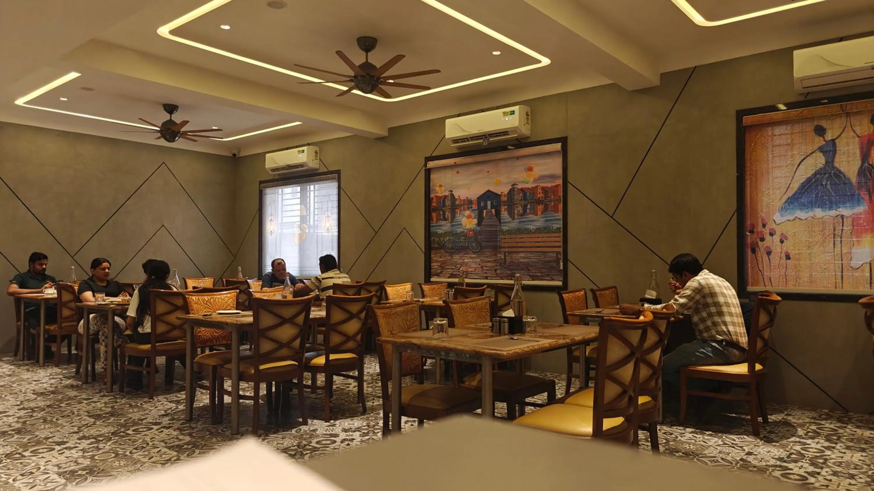 Restaurant/places to eat in Hotel The Excellency