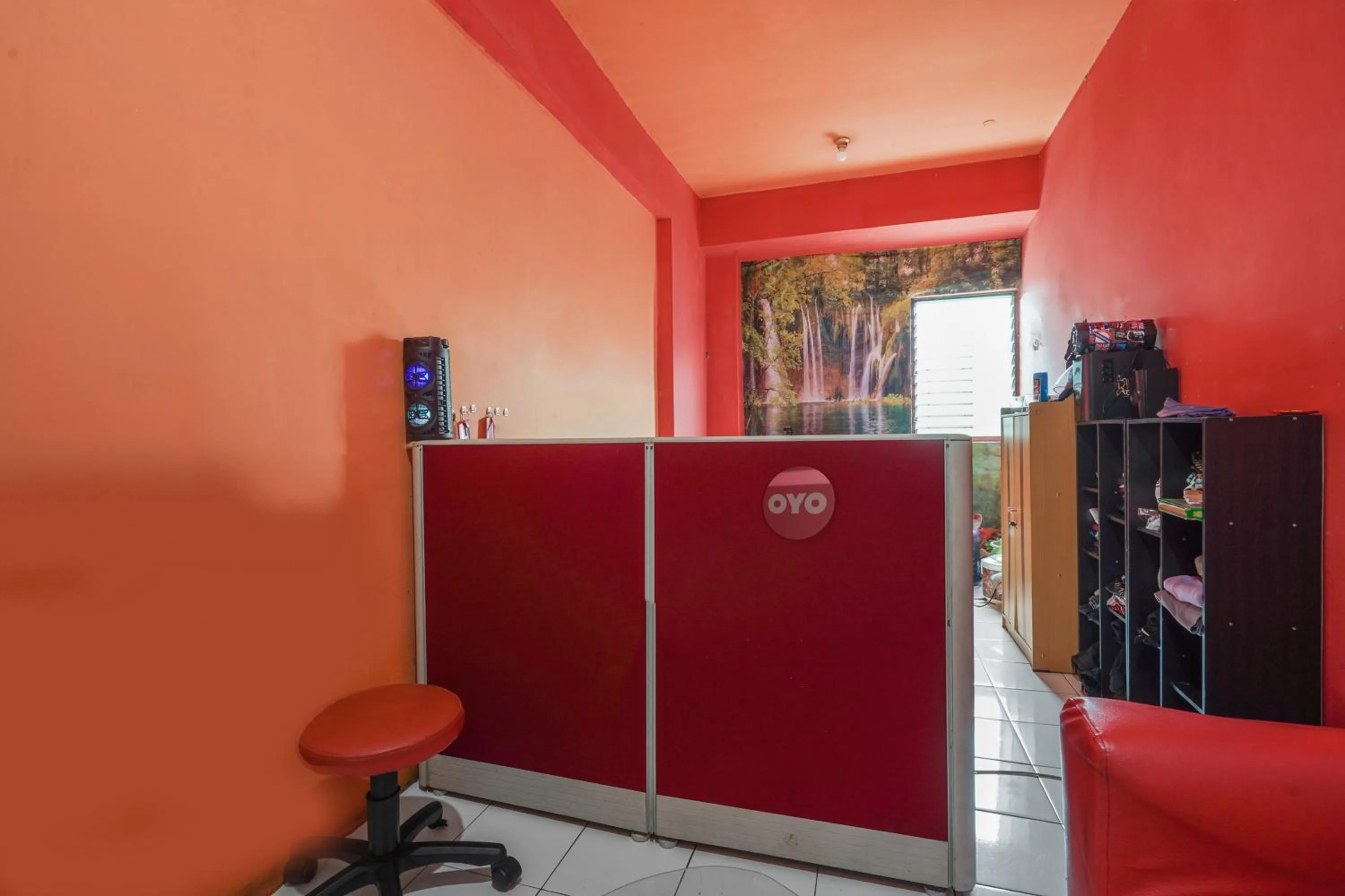 Lobby or reception in OYO 93545 Gateway Cicadas Apartment By Barbie Homestay