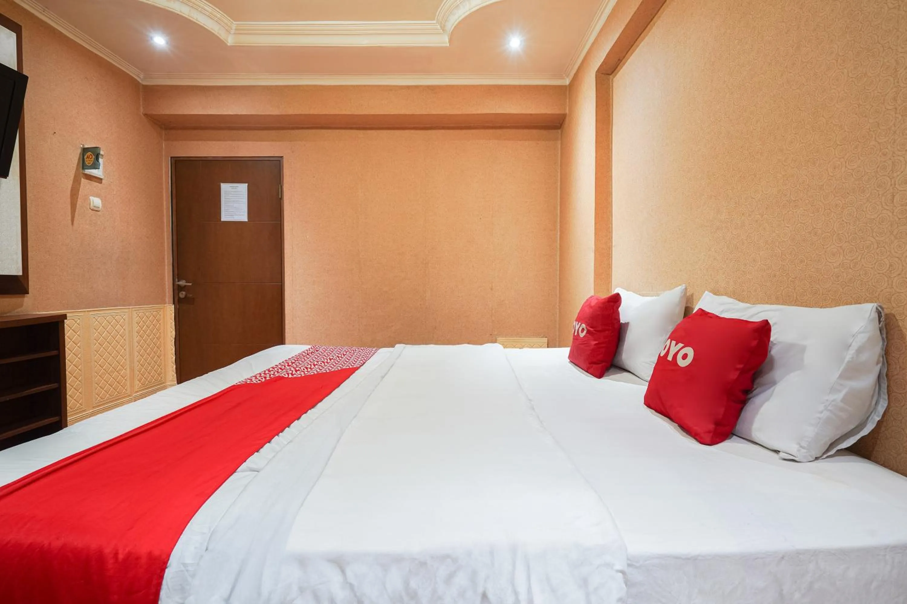 Bedroom, Bed in OYO 93545 Gateway Cicadas Apartment By Barbie Homestay