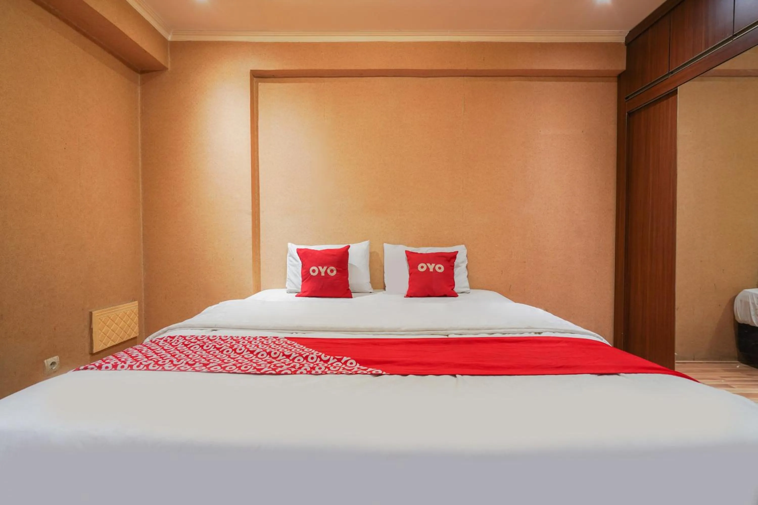 Bedroom, Bed in OYO 93545 Gateway Cicadas Apartment By Barbie Homestay