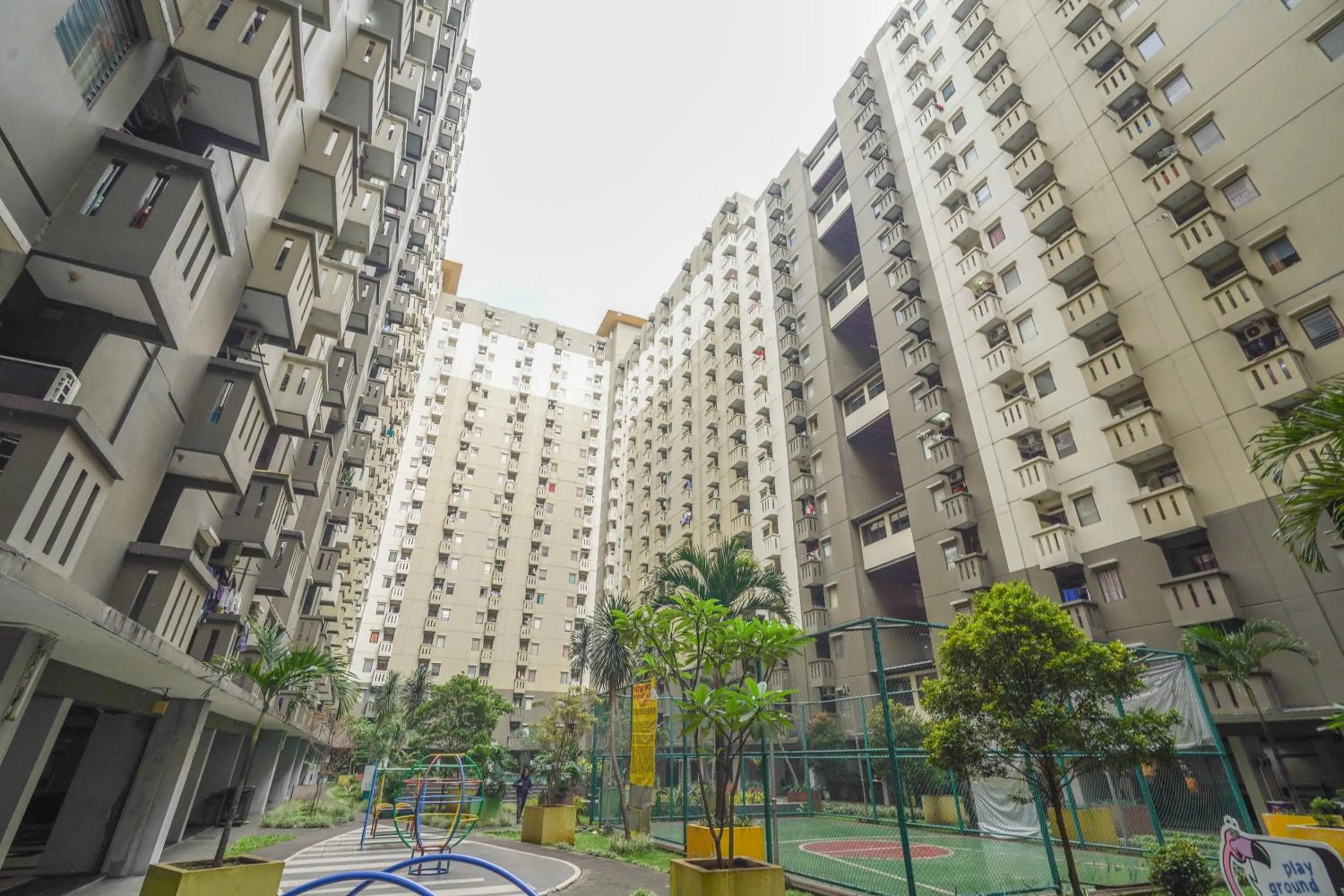 Facade/entrance in OYO 93545 Gateway Cicadas Apartment By Barbie Homestay