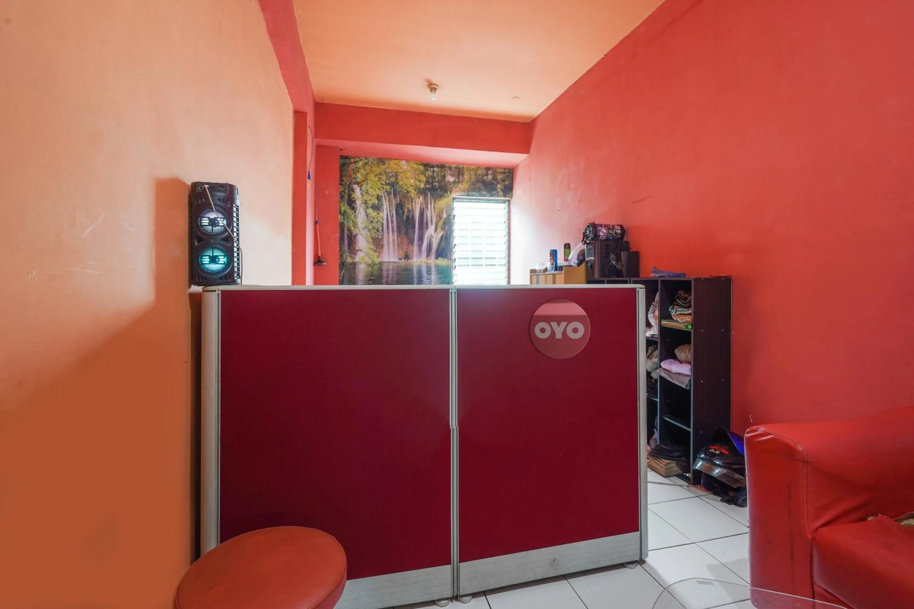 Lobby or reception in OYO 93545 Gateway Cicadas Apartment By Barbie Homestay