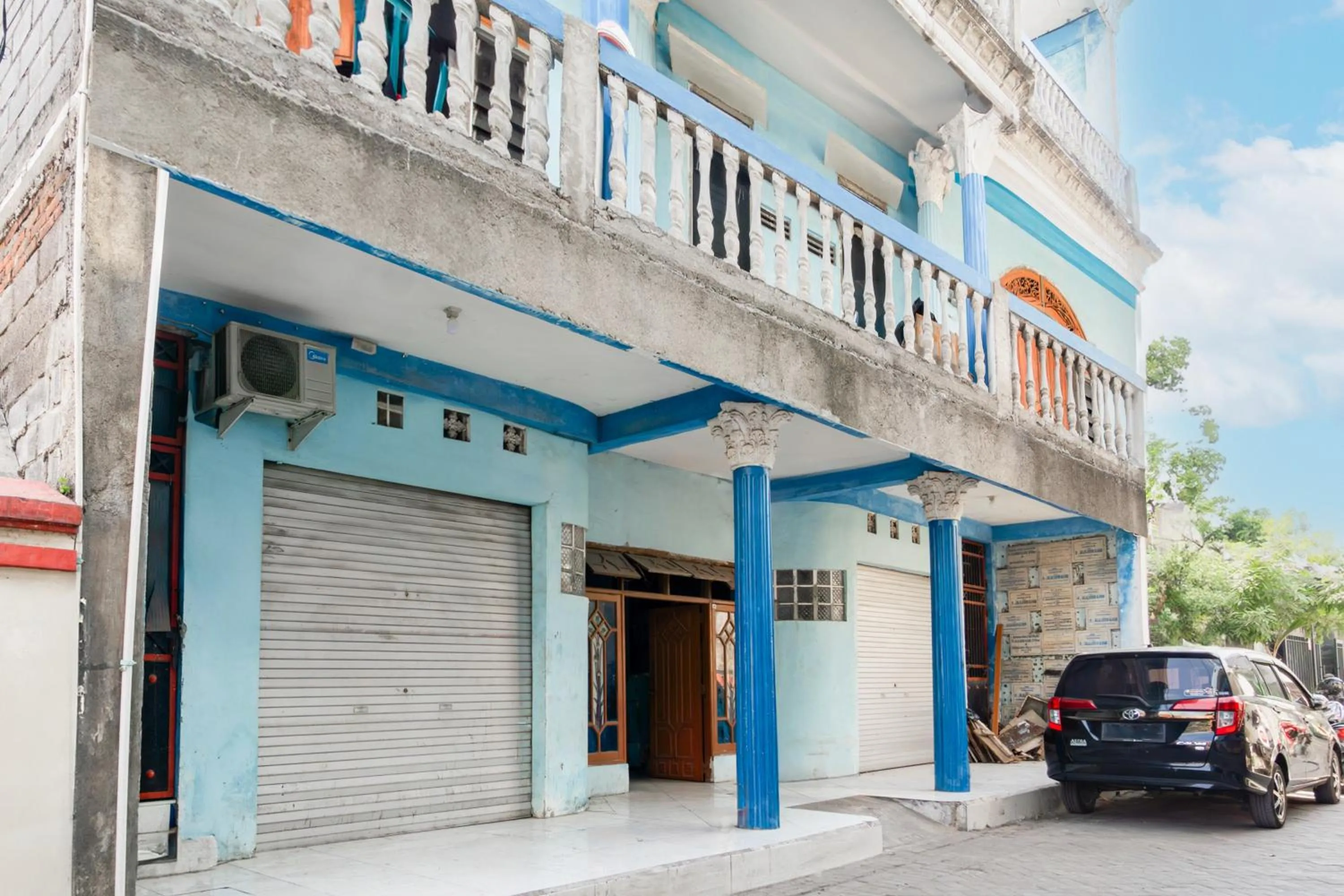 Facade/entrance in Hotel O Triple N Homestay