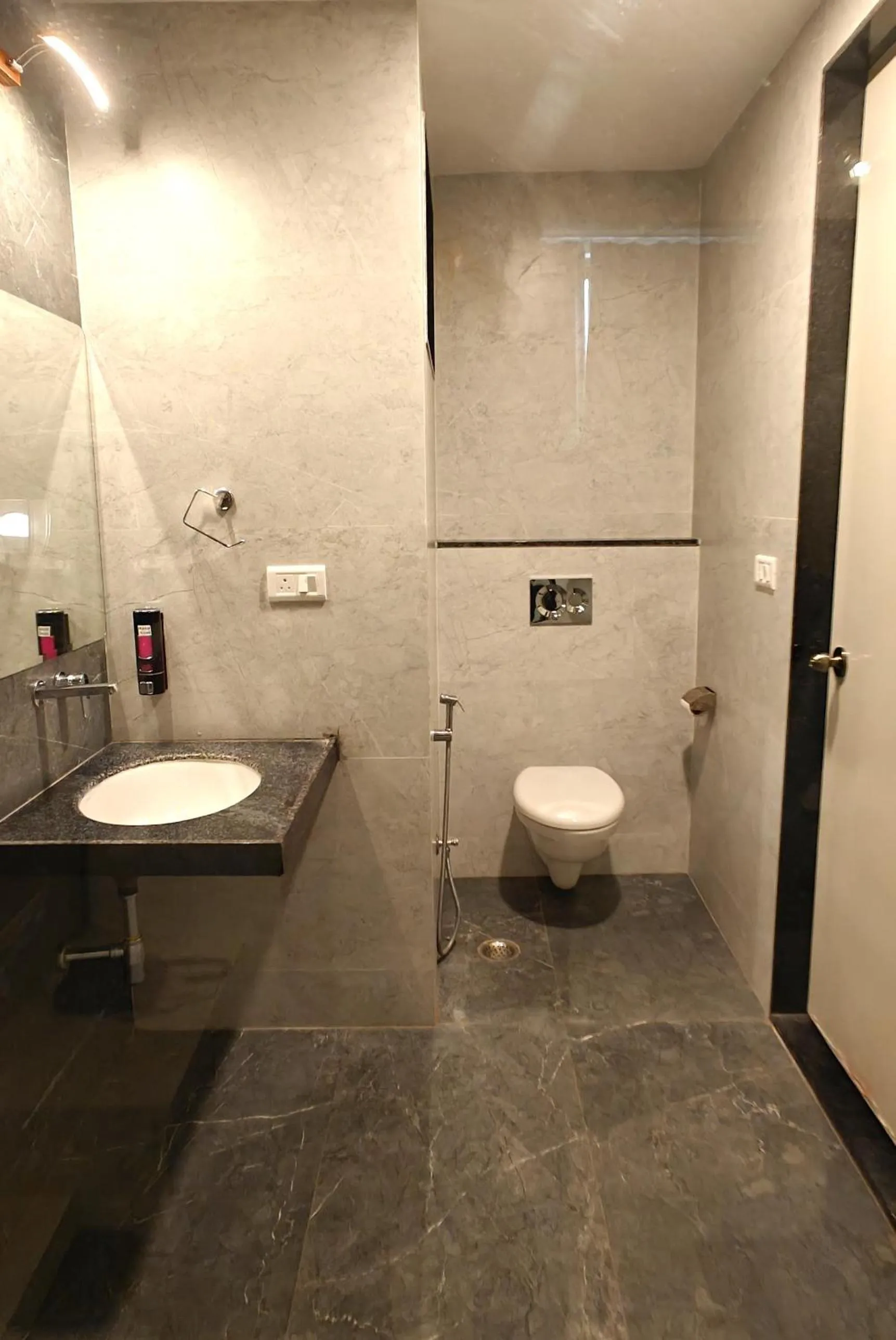 Shower in The Biletha Bagh