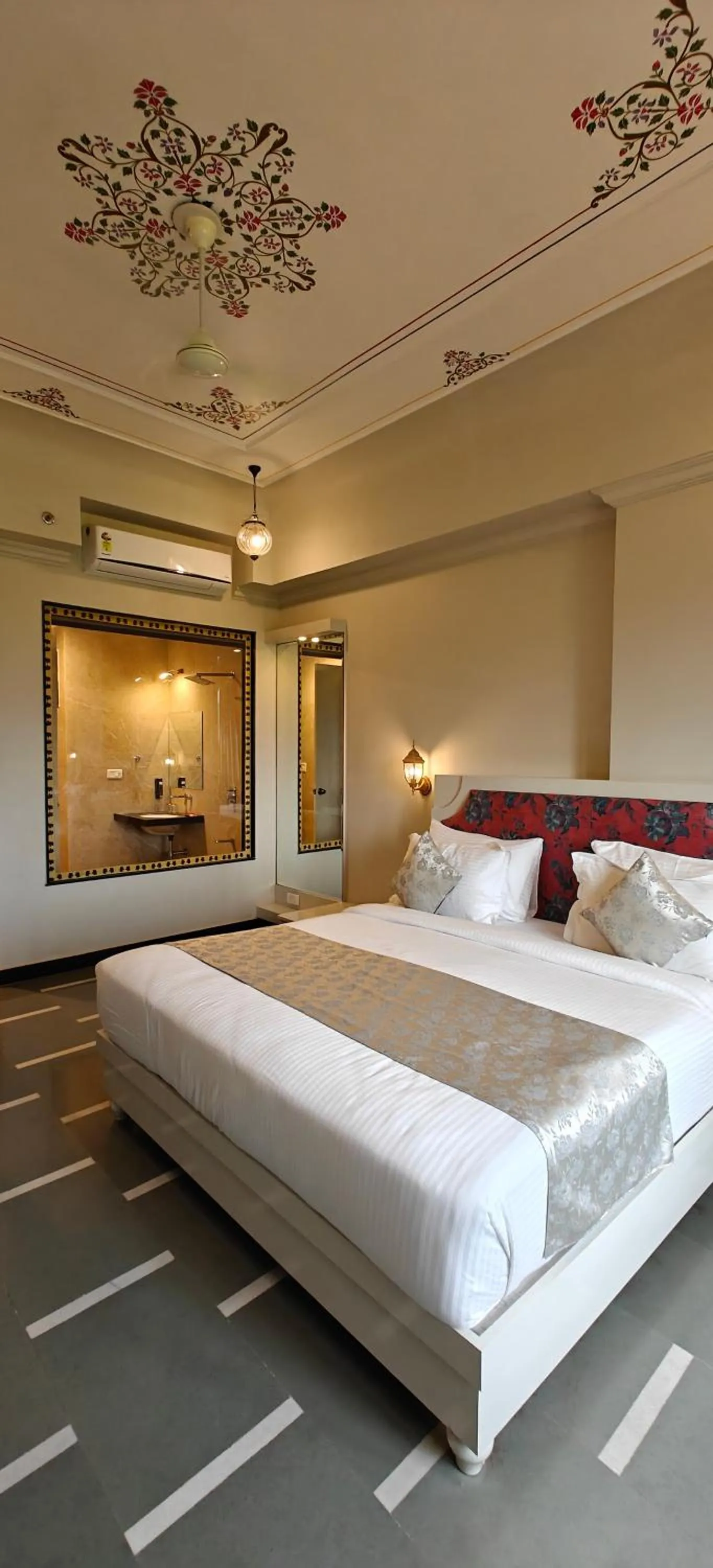Photo of the whole room, Bed in The Biletha Bagh