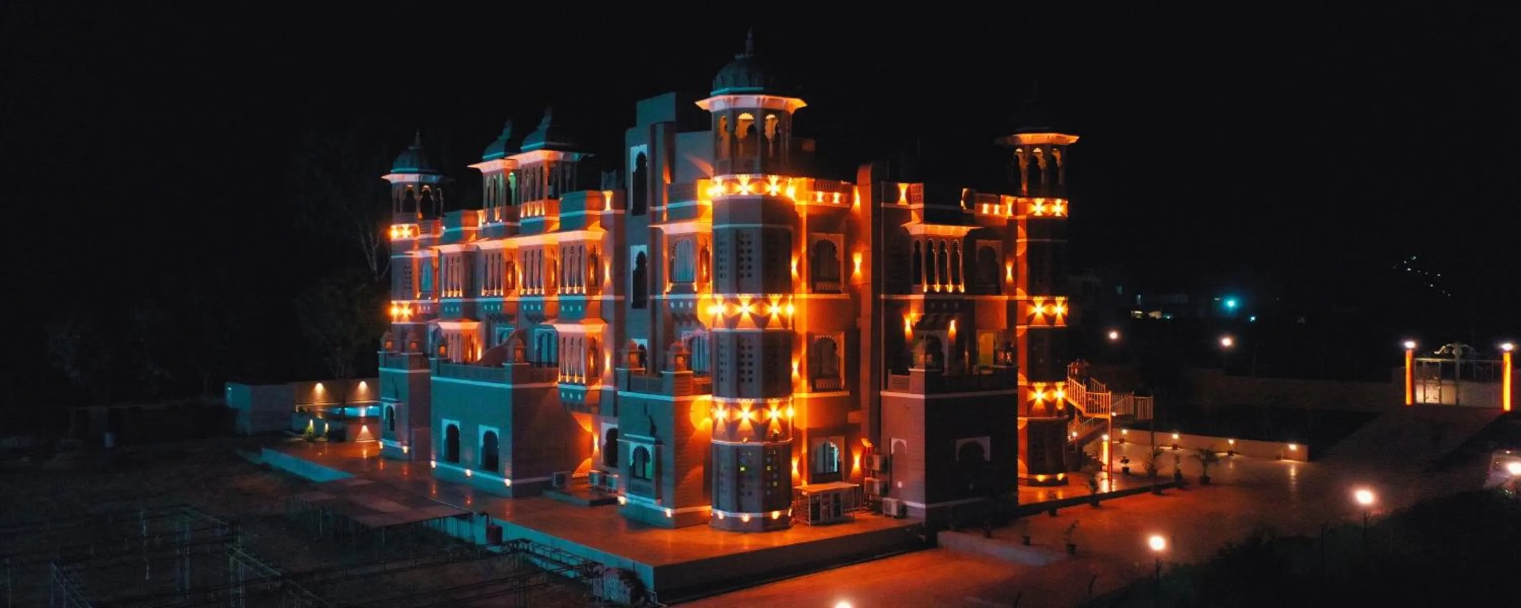 Facade/entrance in The Biletha Bagh