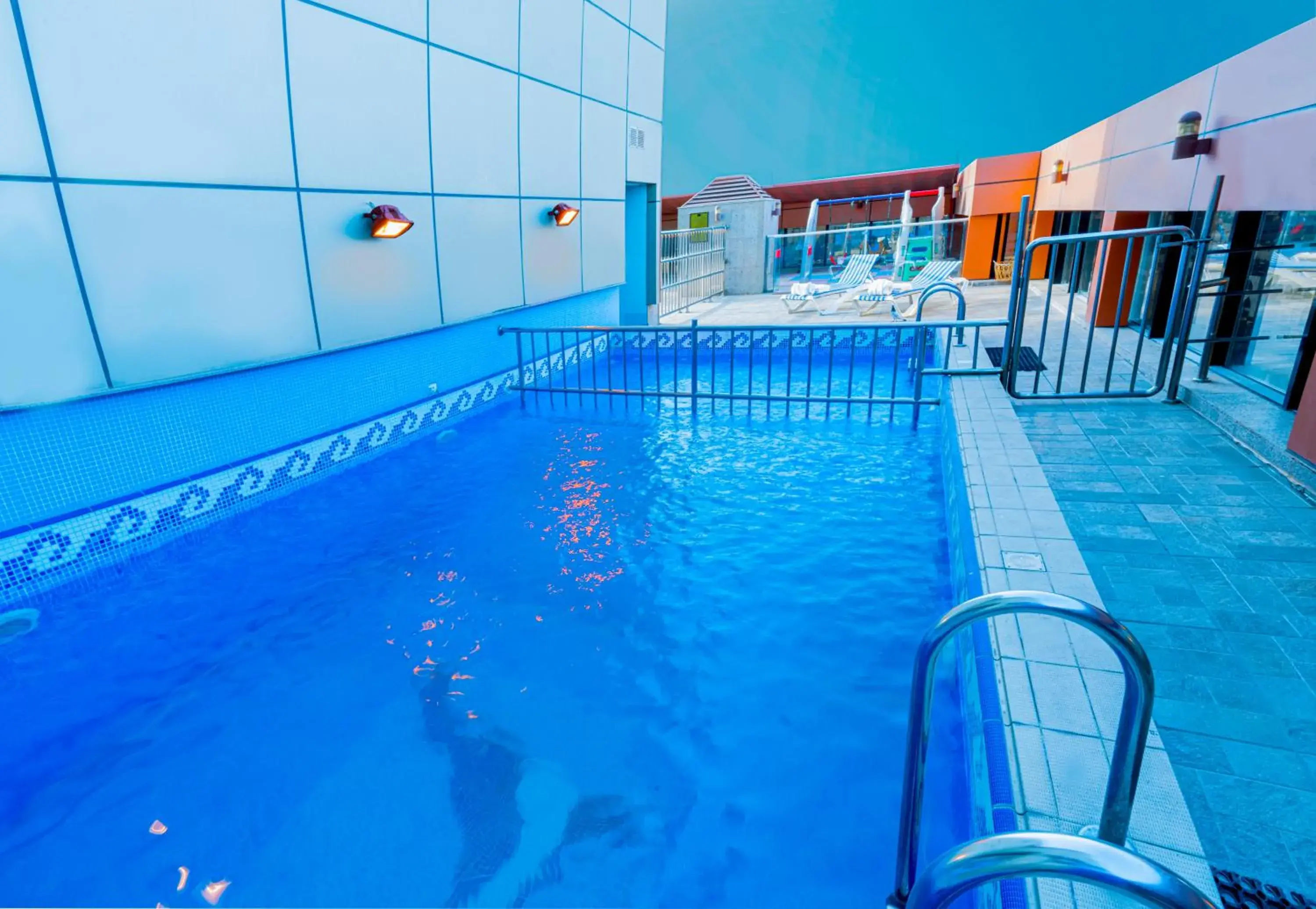 Swimming pool in Platinum Seventy Swimming pool in Platinum Seventy