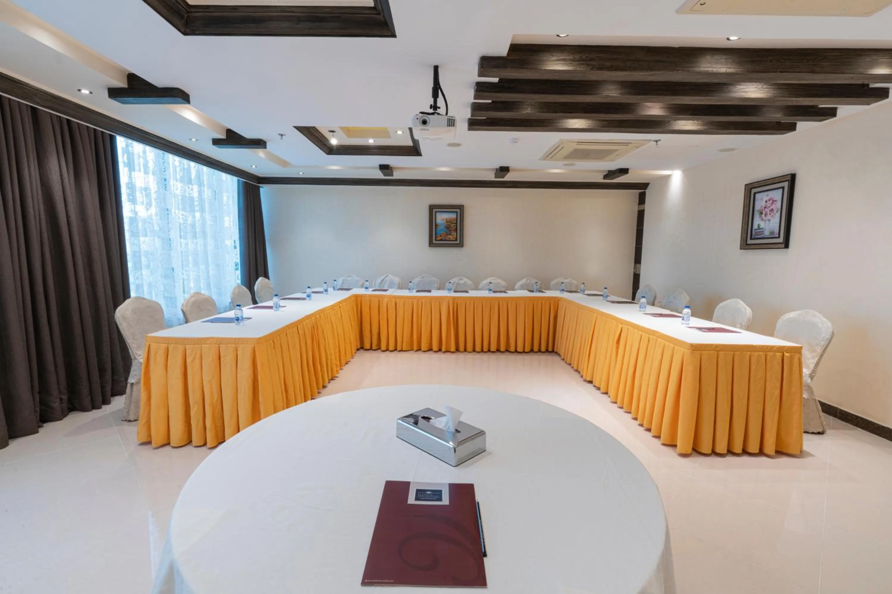 Meeting/conference room in شقق بلاتينيوم السبعين للشقق المخدومة