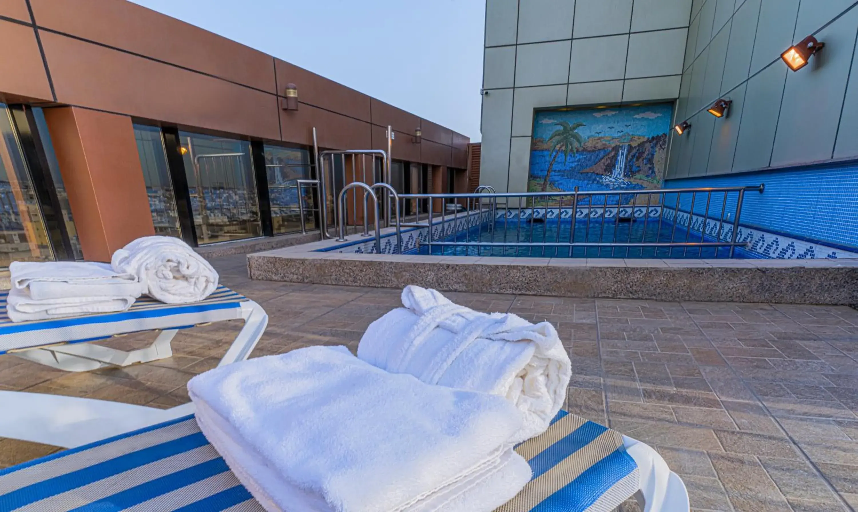 Swimming pool in Platinum Seventy Swimming pool in Platinum Seventy