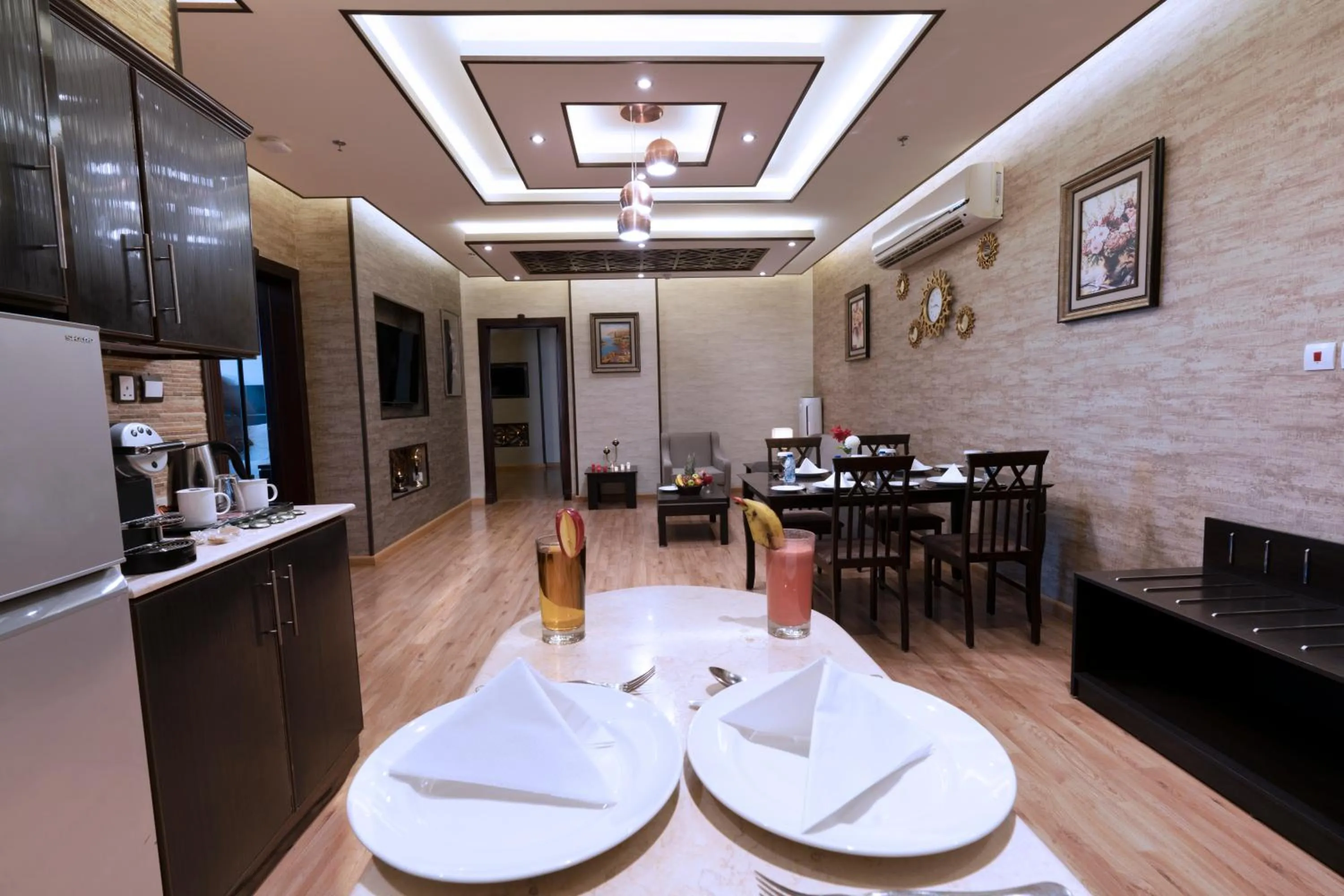 Communal lounge/ TV room in شقق بلاتينيوم السبعين للشقق المخدومة