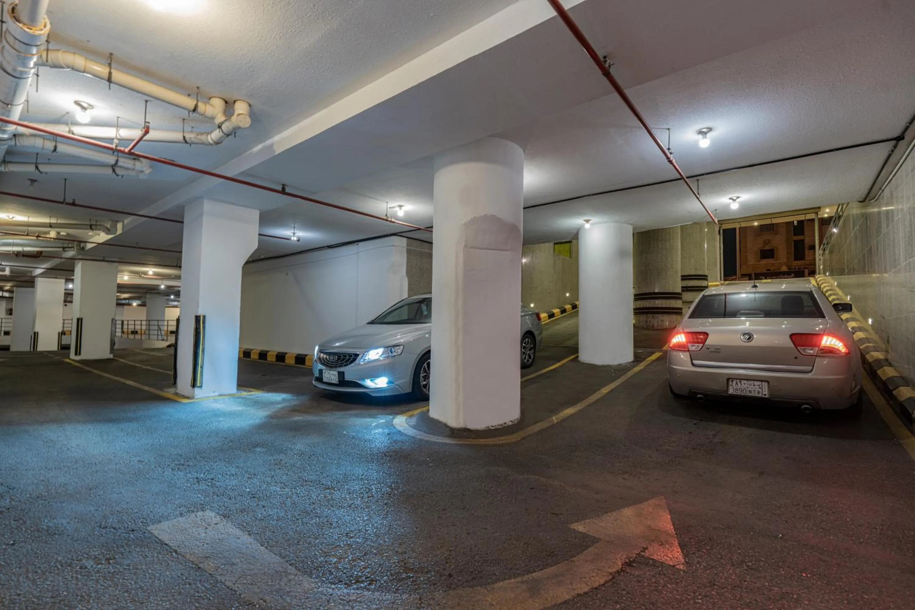 Parking in شقق بلاتينيوم السبعين للشقق المخدومة