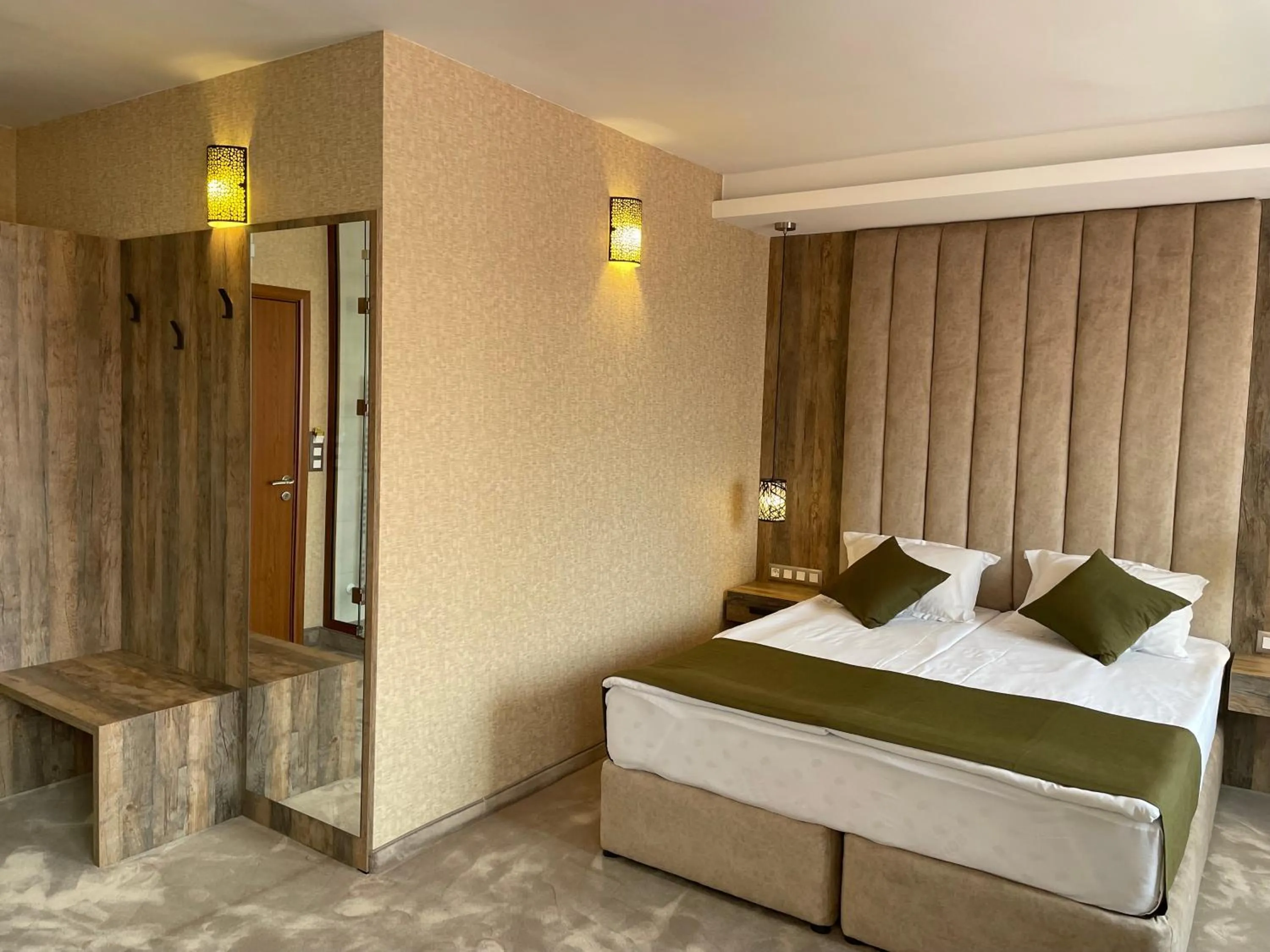 Lake view, Bed in Paradise SPA Hotel