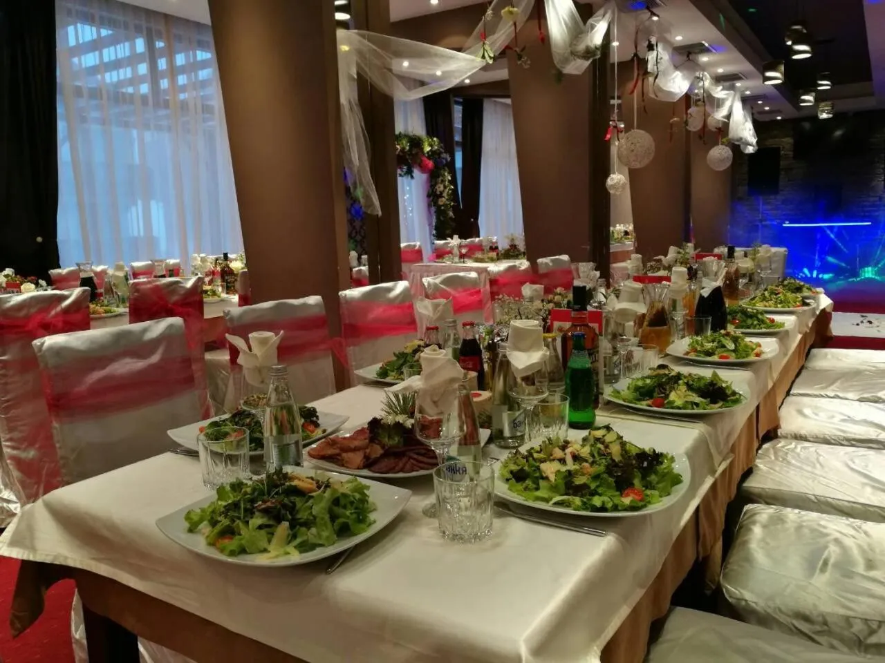 Food and drinks in Paradise SPA Hotel