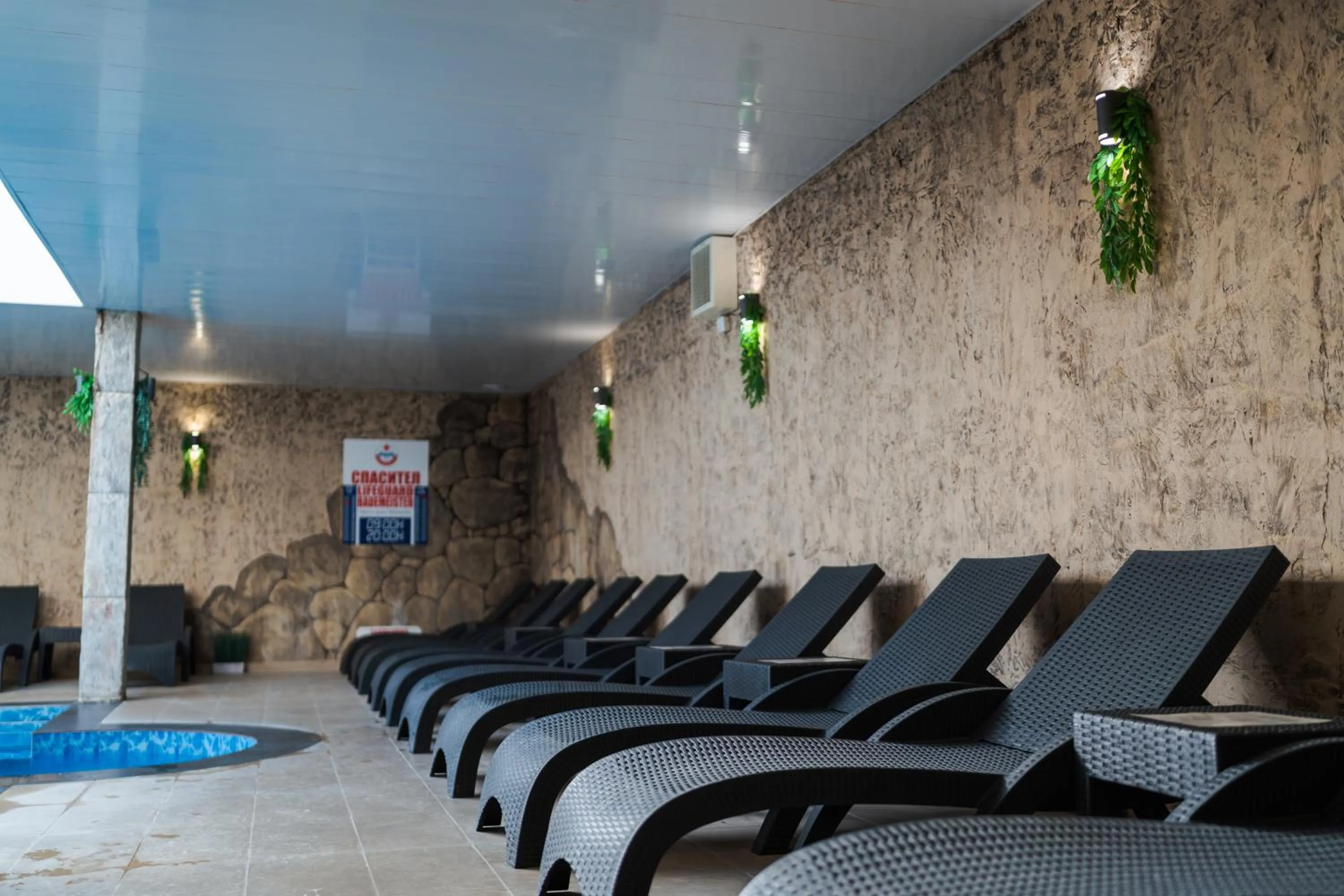 Swimming pool in Paradise SPA Hotel