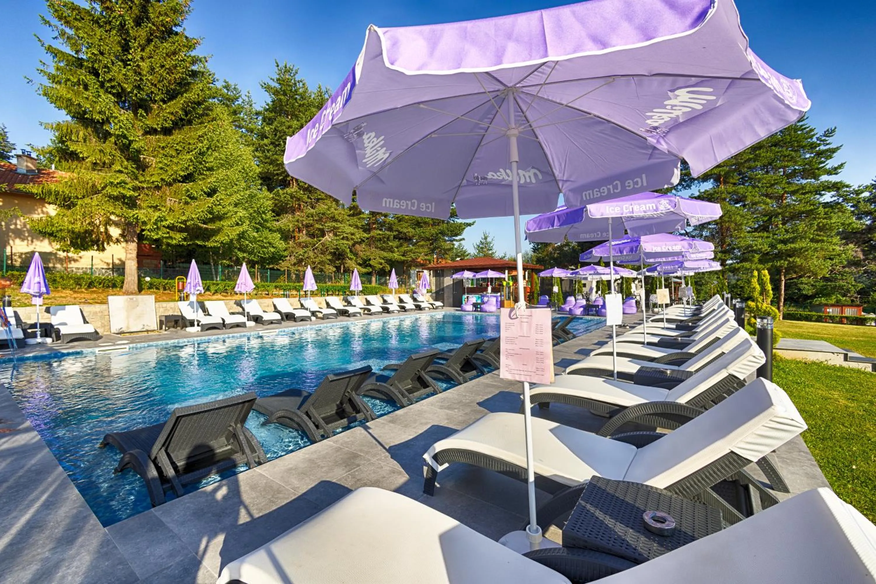 Swimming pool in Paradise SPA Hotel