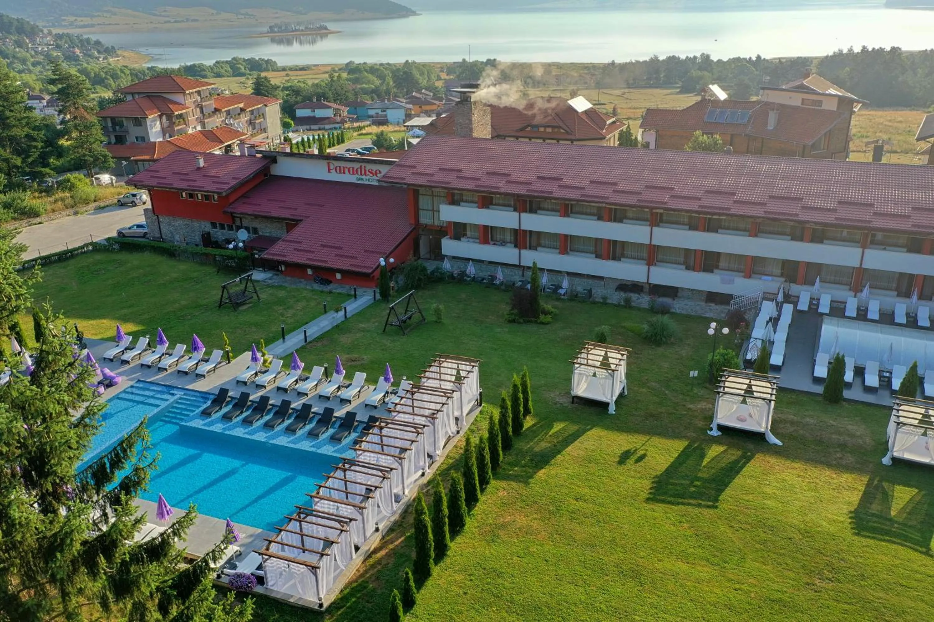 Swimming pool in Paradise SPA Hotel