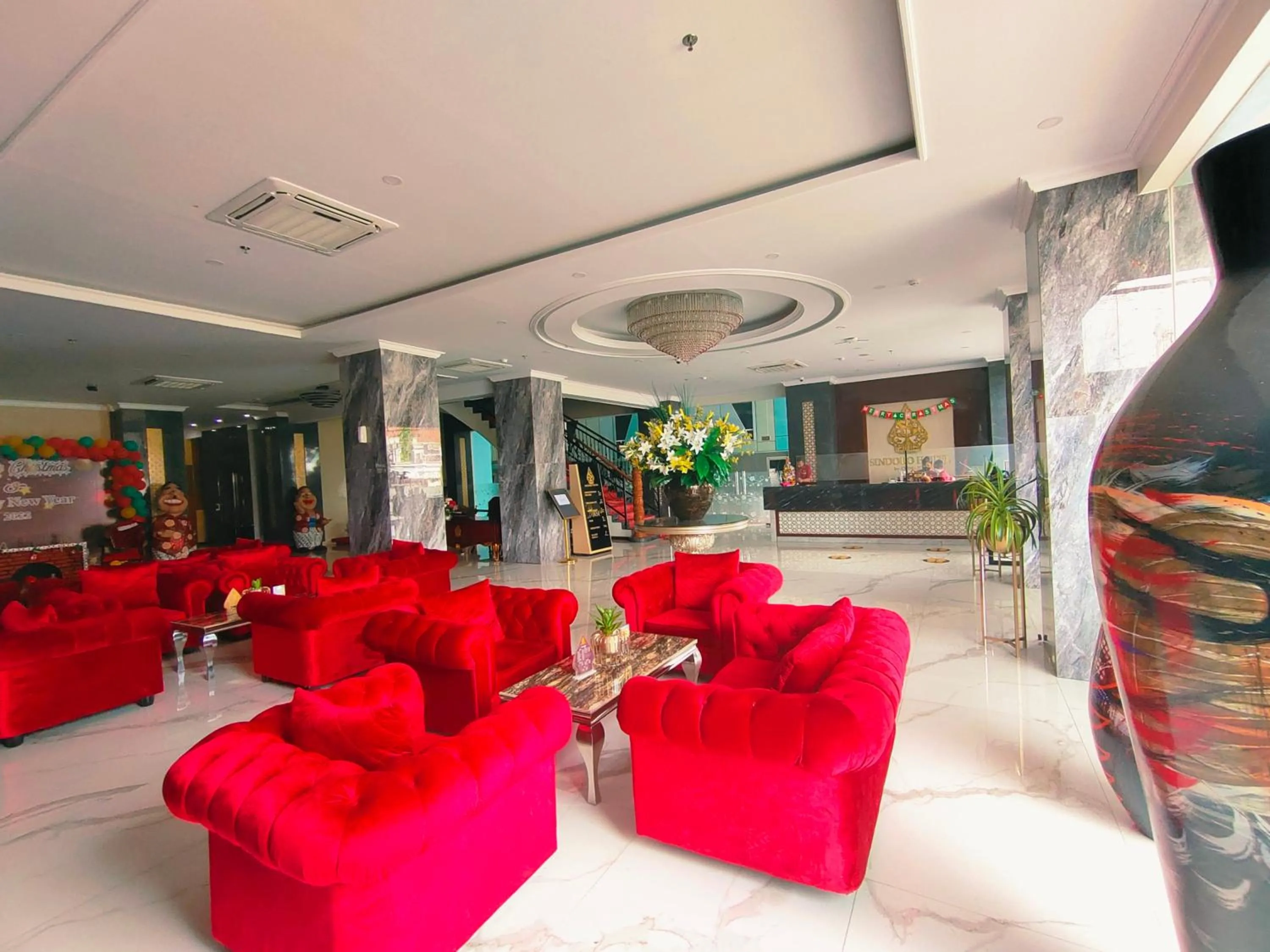 Lobby or reception in Sindoro Hotel Cilacap By Conary