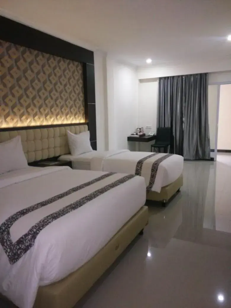 Bedroom in Sindoro Hotel Cilacap By Conary Bedroom in Sindoro Hotel Cilacap By Conary