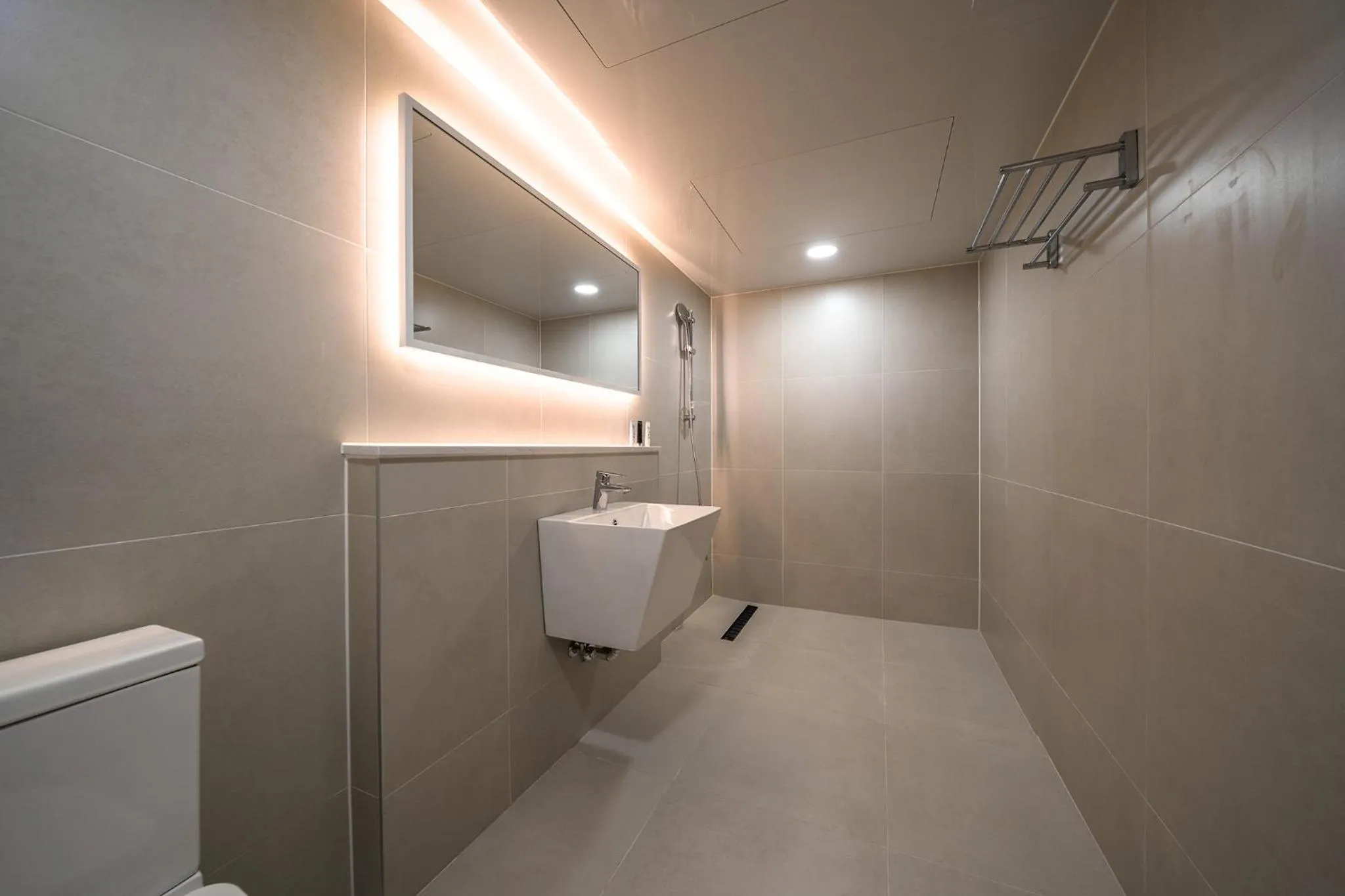 Shower in MONO HOTEL