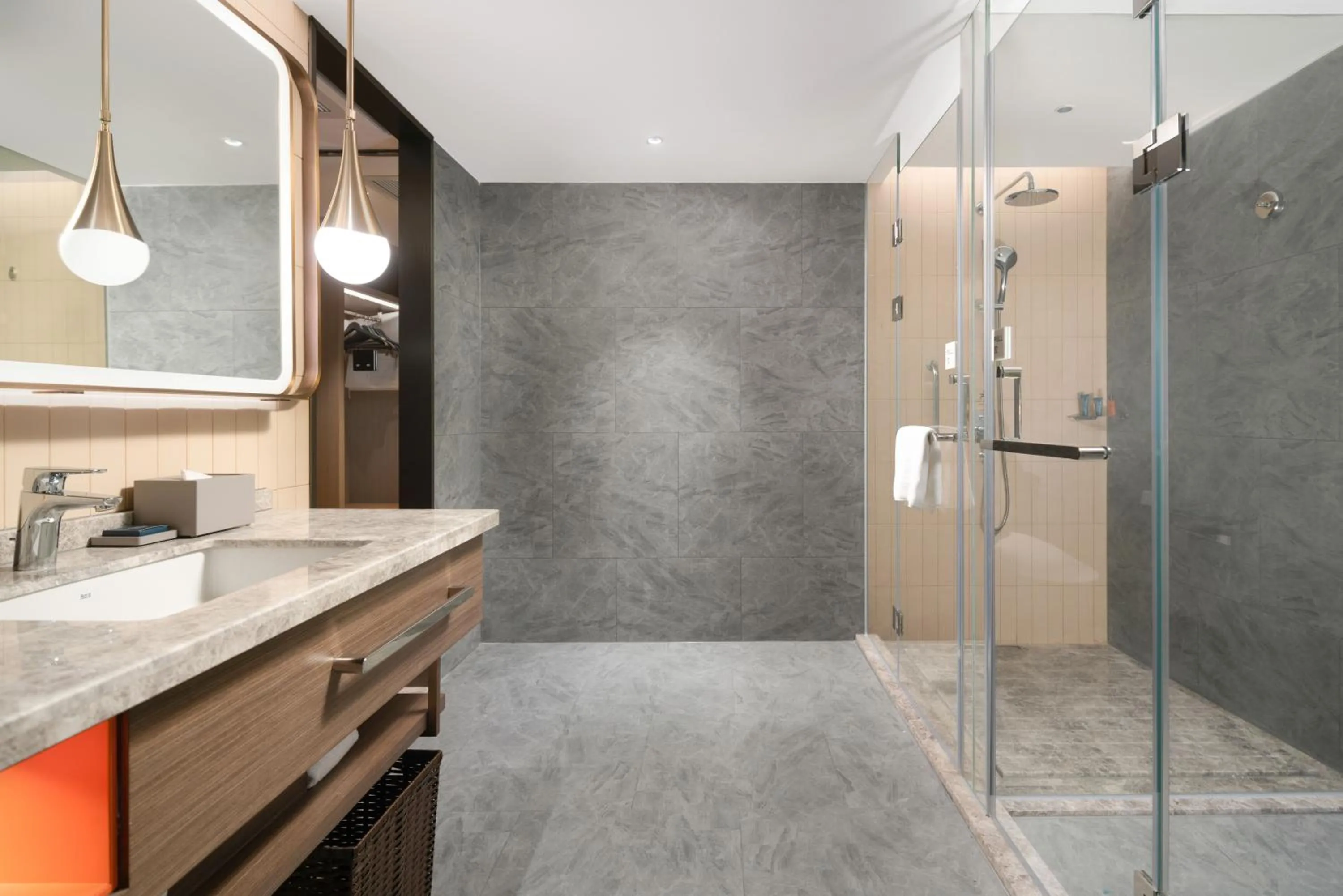 Shower in Home2 Suite by Hilton Dongguan Shijie