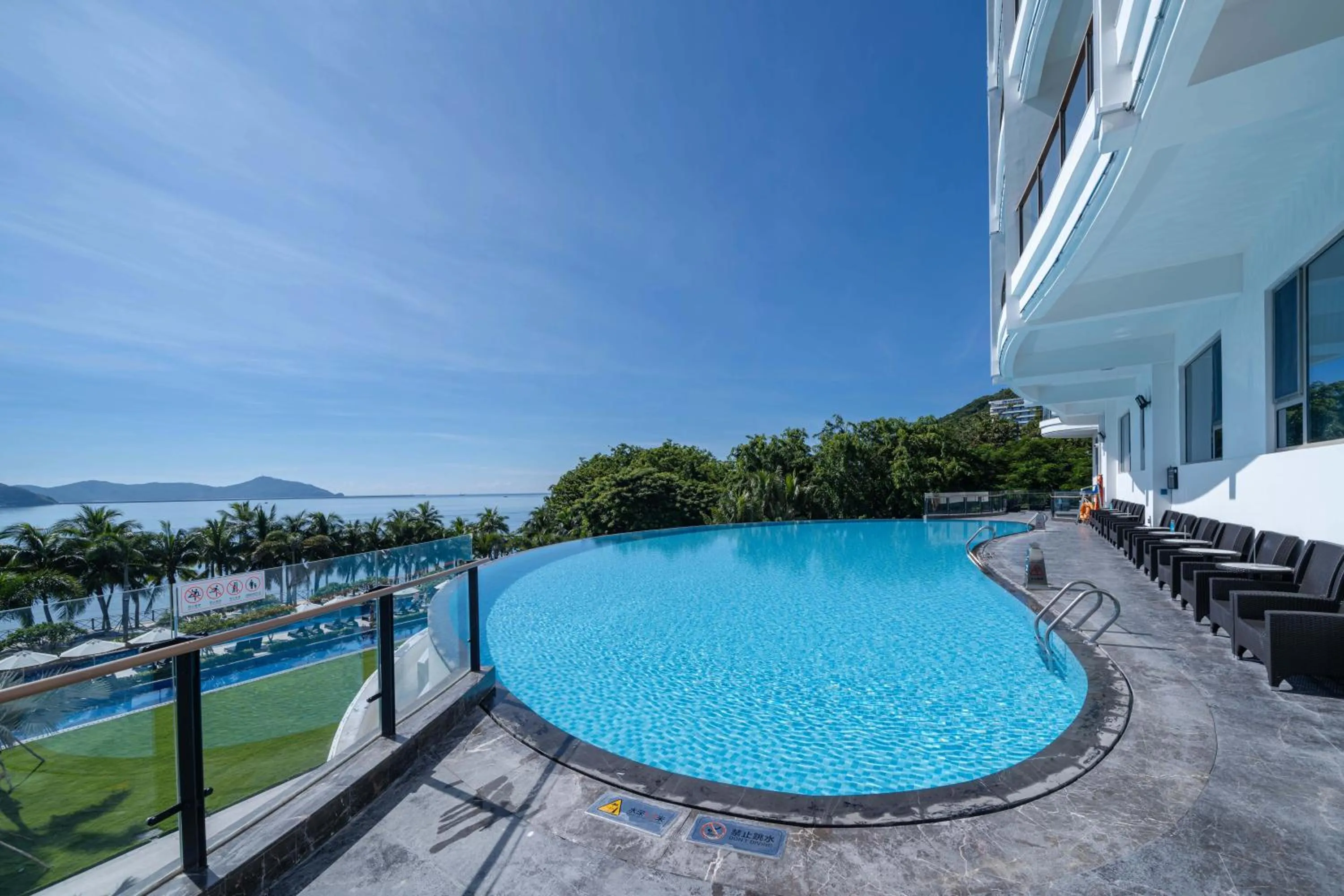 Pool view in Sanya Junji Seaview Hotel