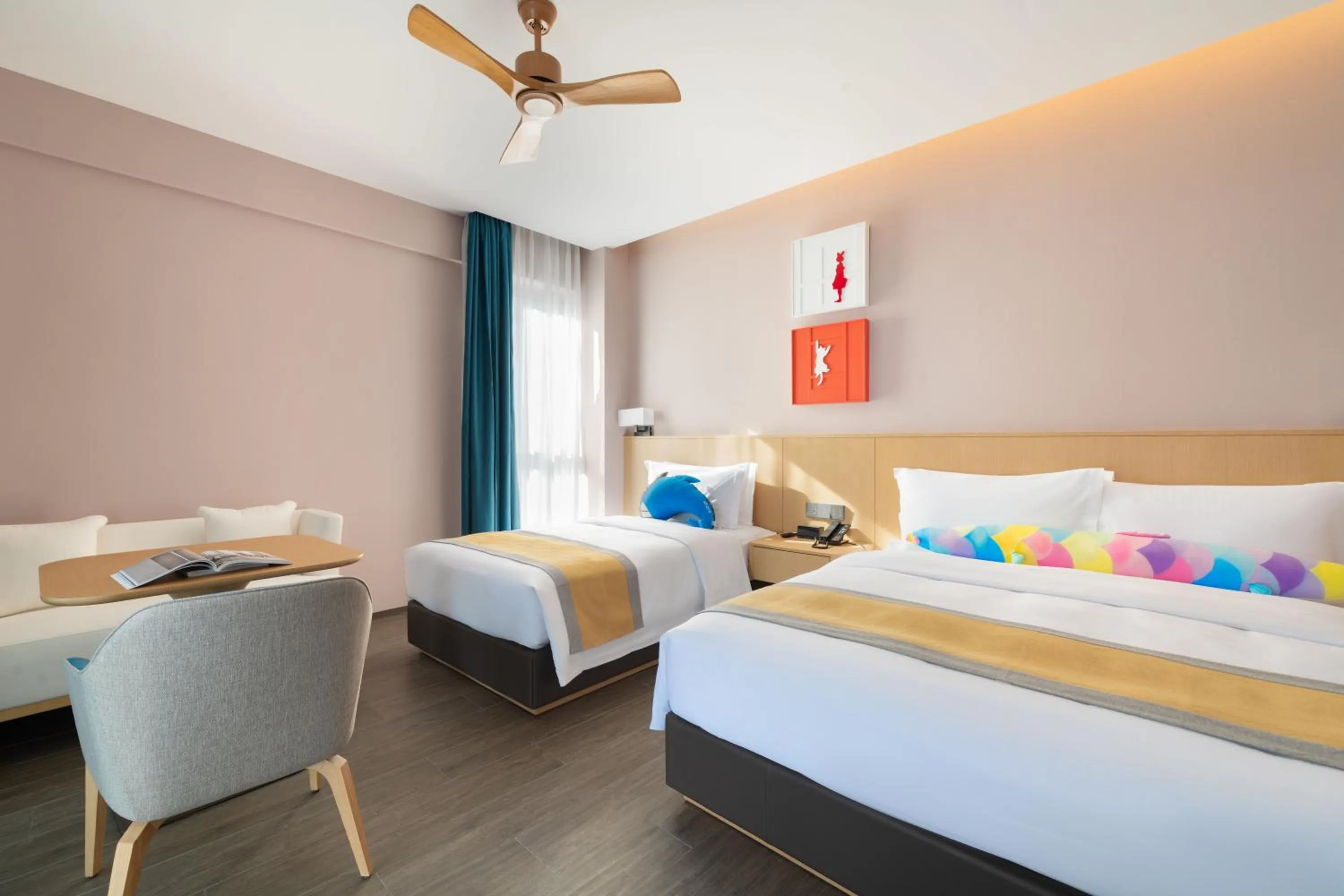 Photo of the whole room, Bed in Sanya Junji Seaview Hotel