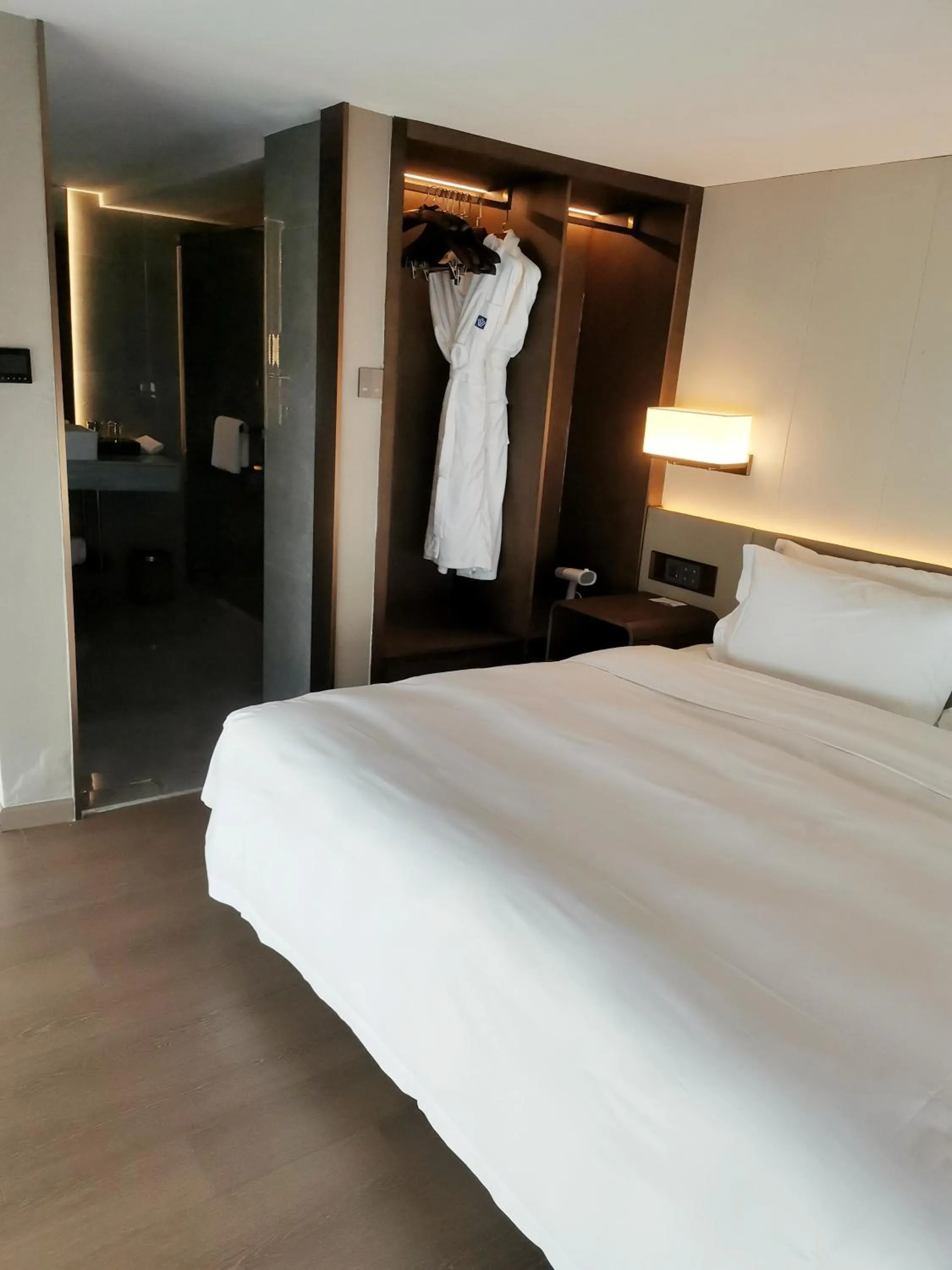 Bed in Wyndham Dalian Jinpu