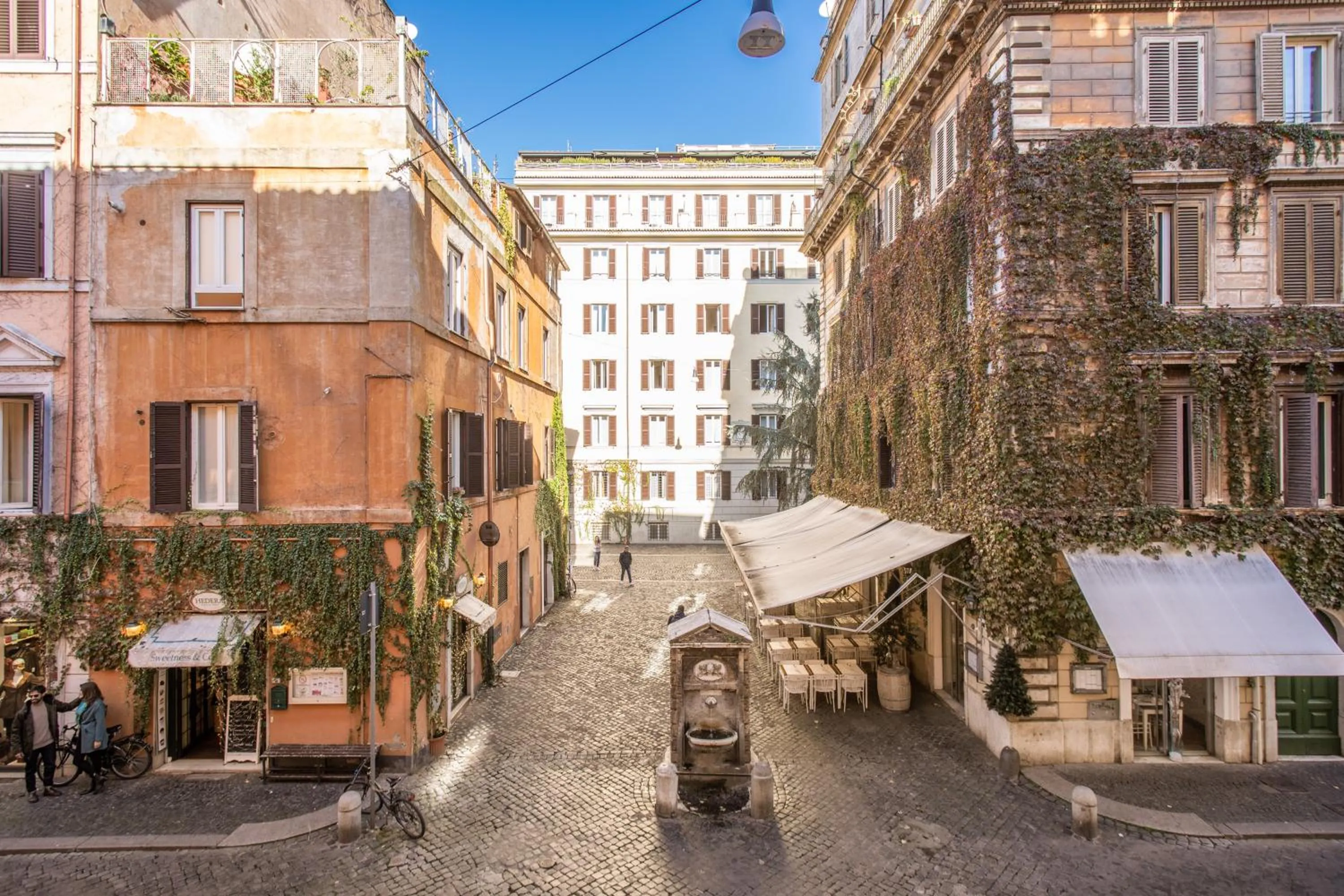 Property building in Borgo Pio Passetto Papale
