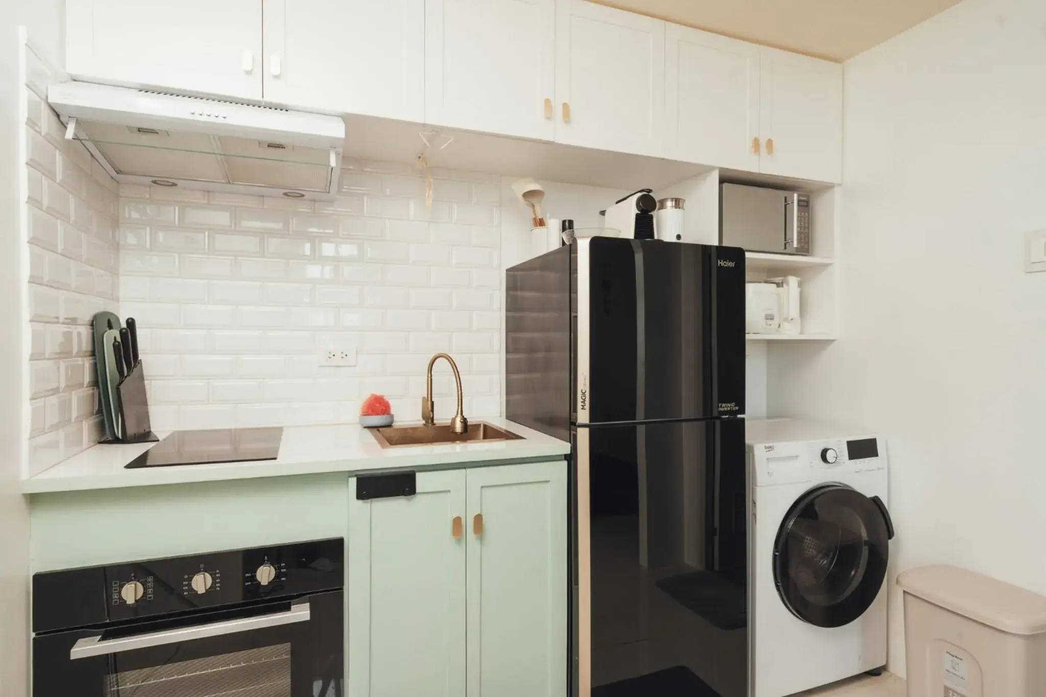 Kitchen or kitchenette in Modern Luxe Condo Unit in Cavite Kitchen or kitchenette in Modern Luxe Condo Unit in Cavite