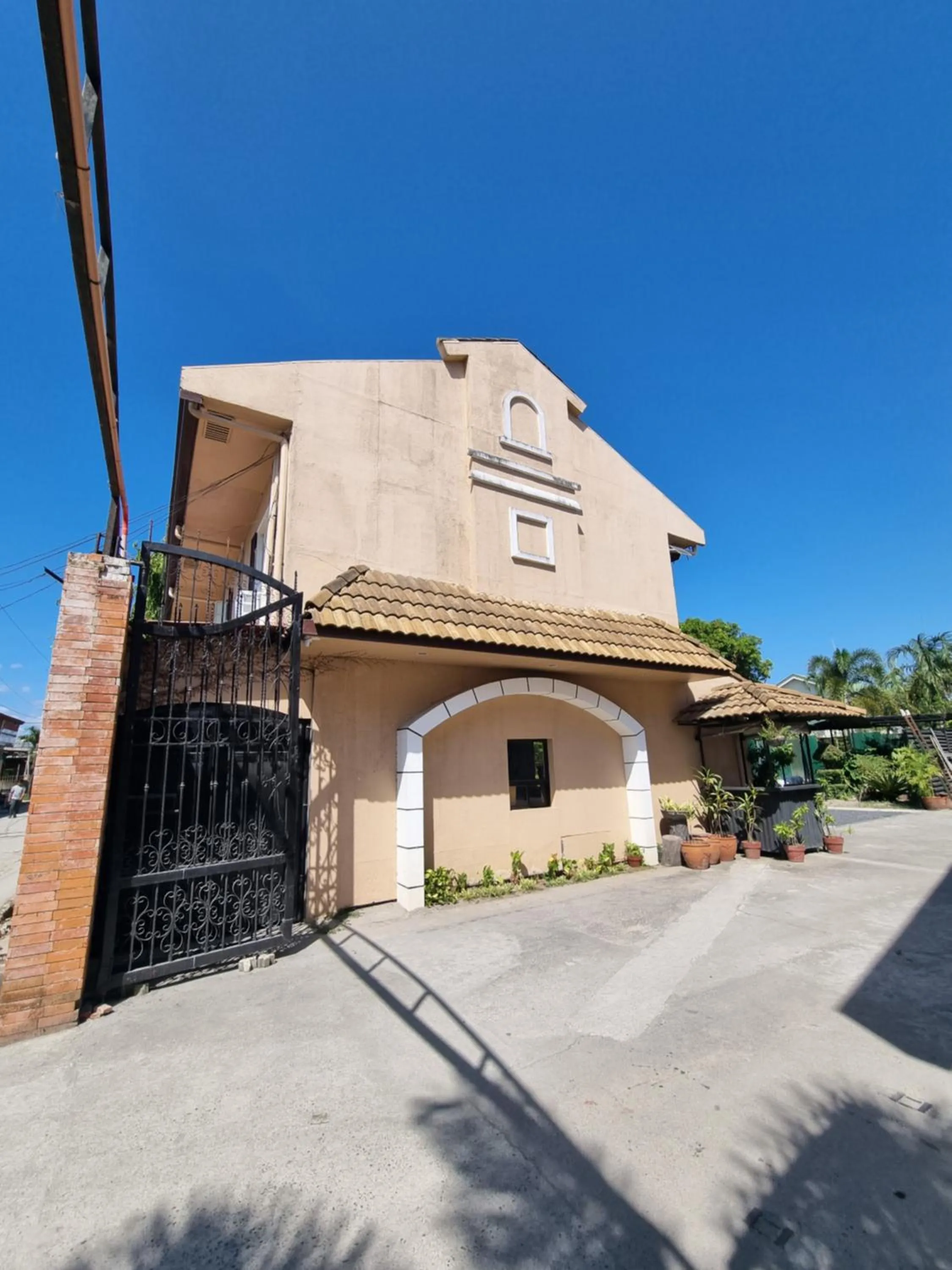 Facade/entrance in Le Verde Lodge