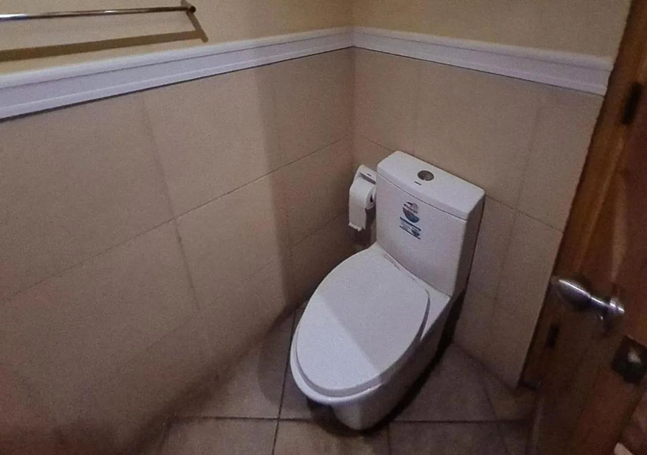 Toilet in Le Verde Lodge