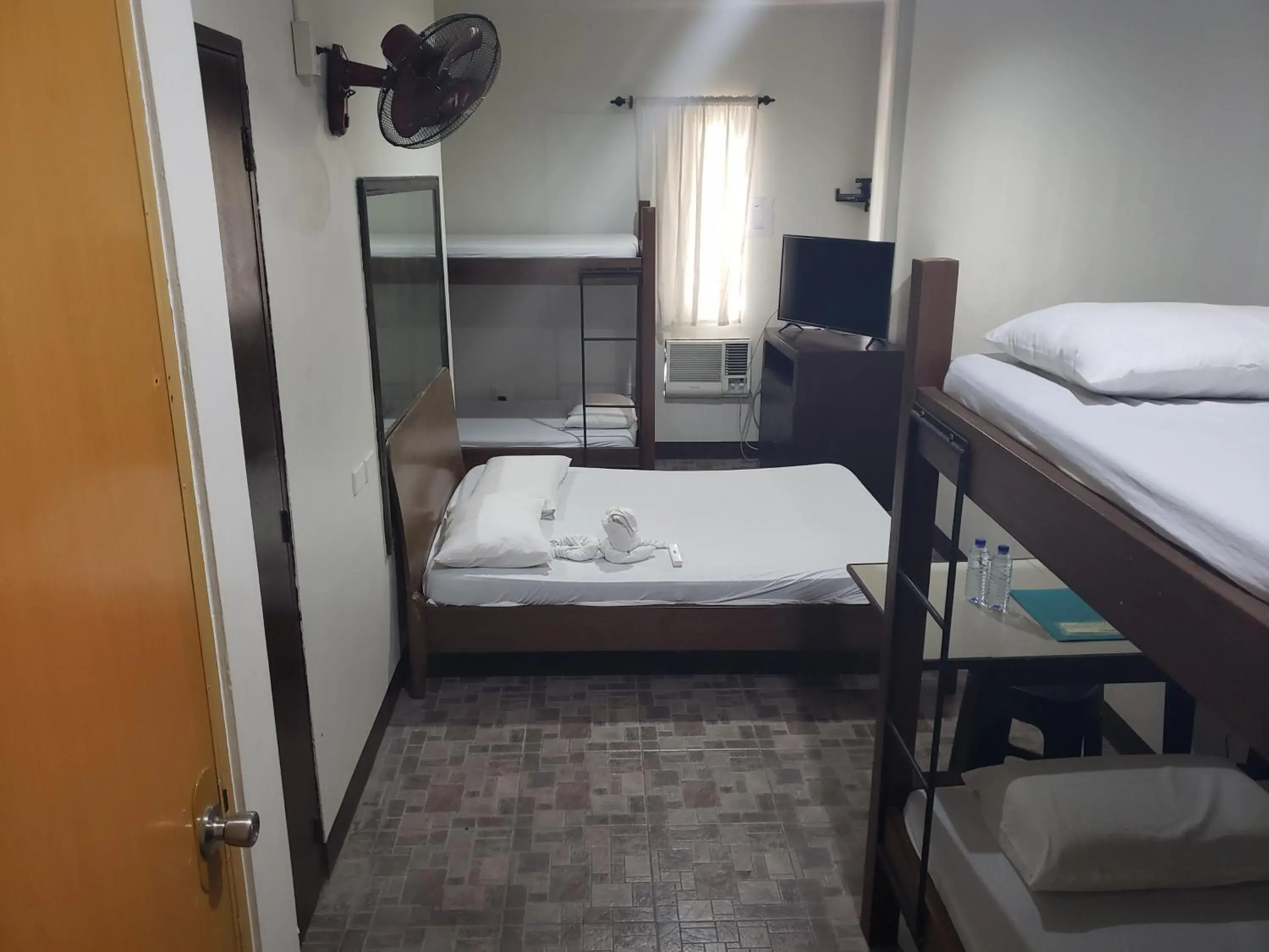 4-Bed Mixed Dormitory Room in Le Verde Lodge 4-Bed Mixed Dormitory Room in Le Verde Lodge