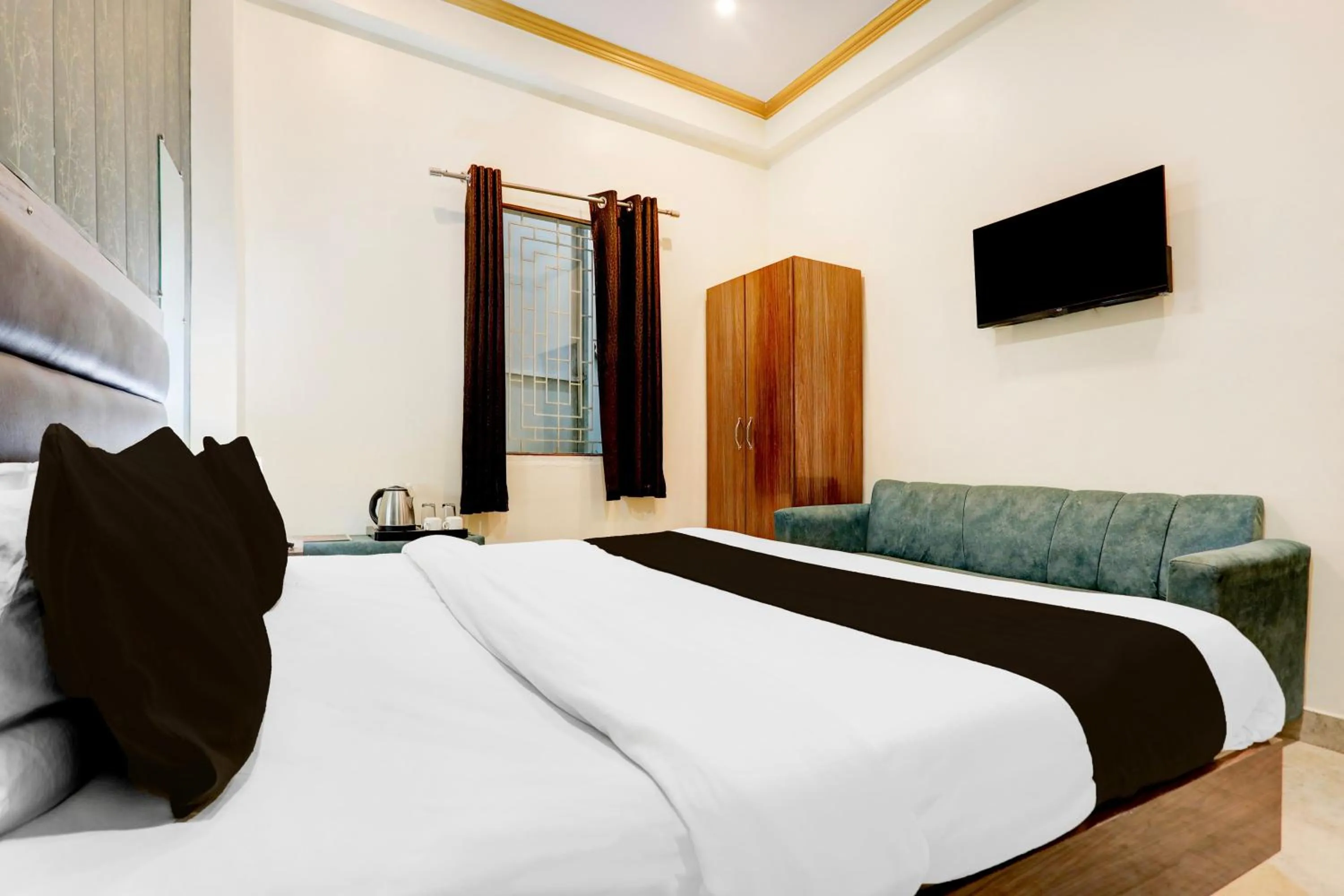 Bedroom, Bed in Super Hotel O Sankat Mochan Gandhi Nagar