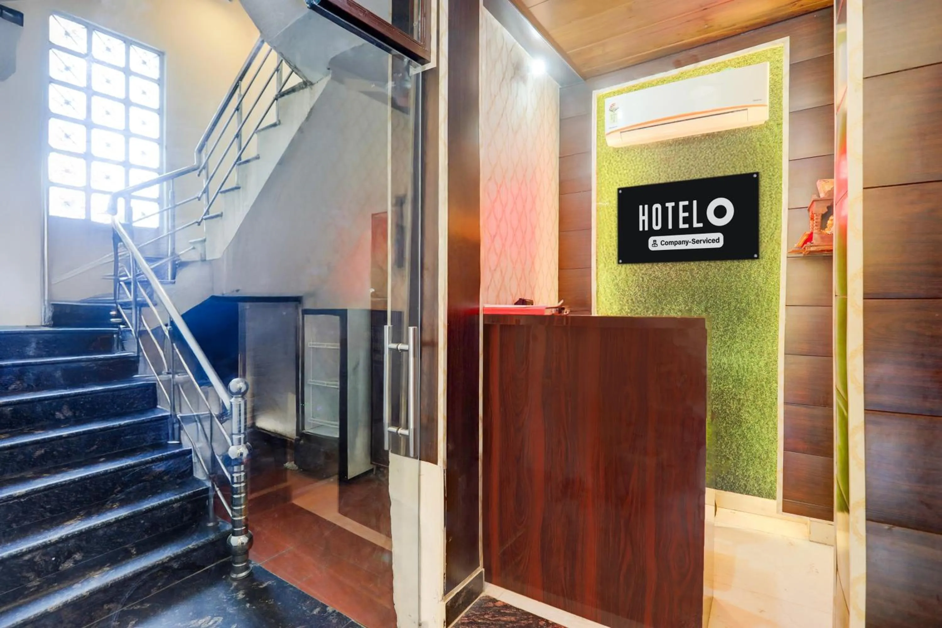 Lobby or reception in Super Hotel O Sankat Mochan Gandhi Nagar