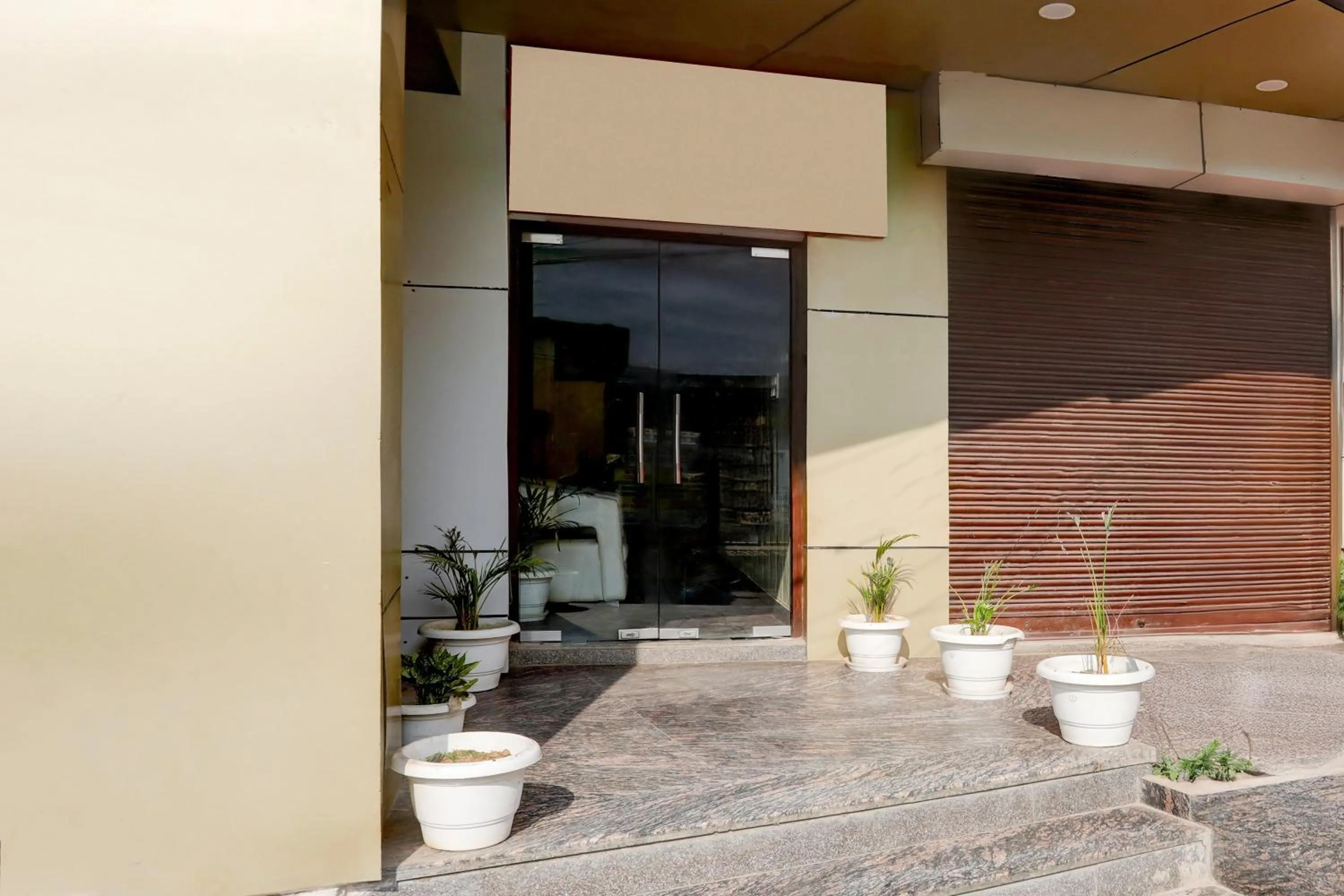 Facade/entrance in Super Hotel O Sankat Mochan Gandhi Nagar