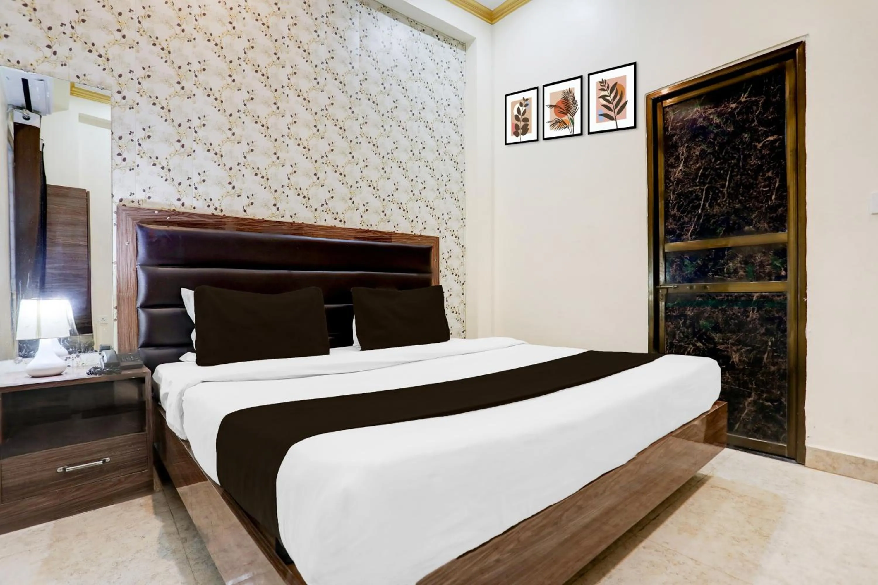 Bedroom, Bed in Super Hotel O Sankat Mochan Gandhi Nagar