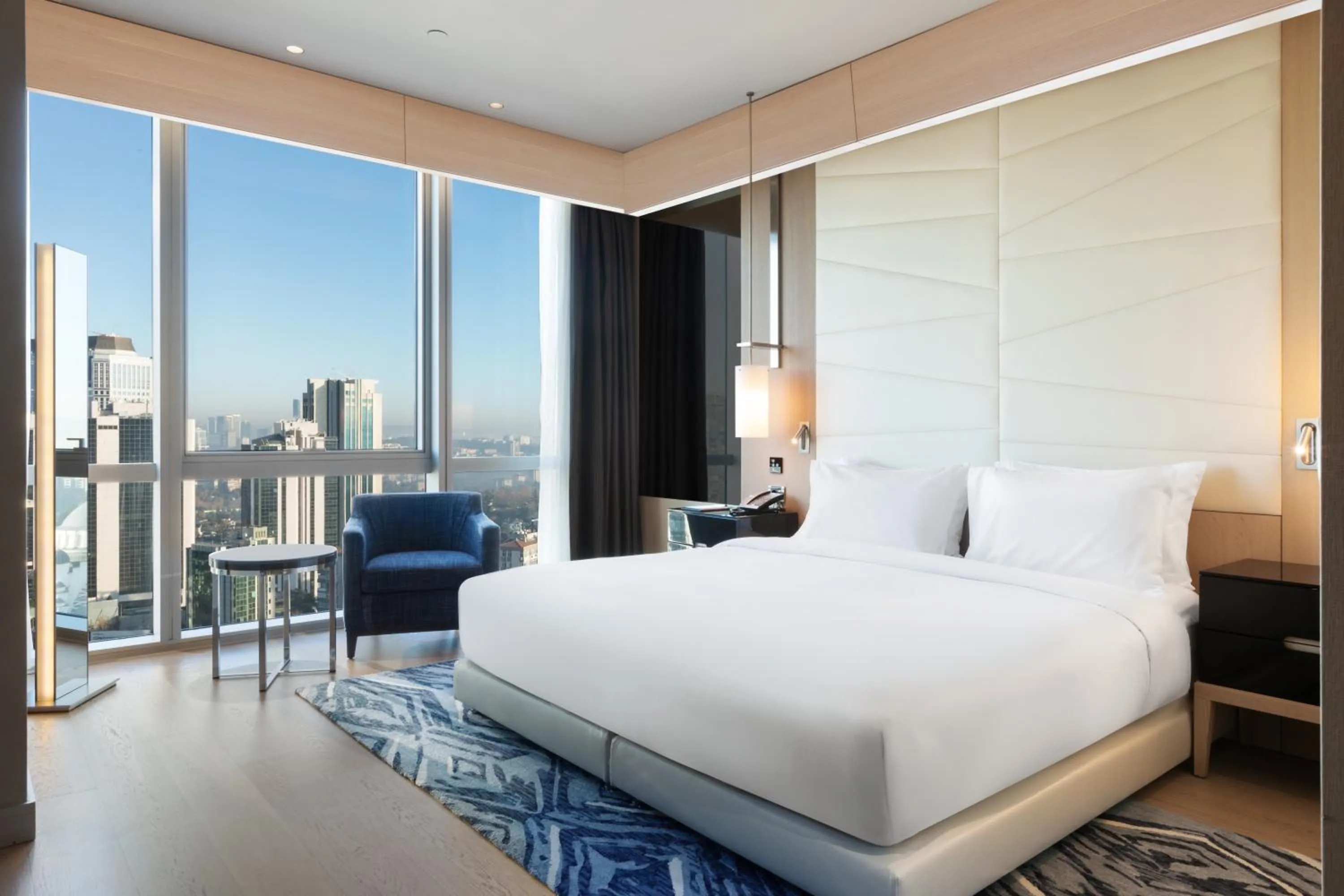 Bed in Wyndham Grand Istanbul Levent Hotel & Conference Center